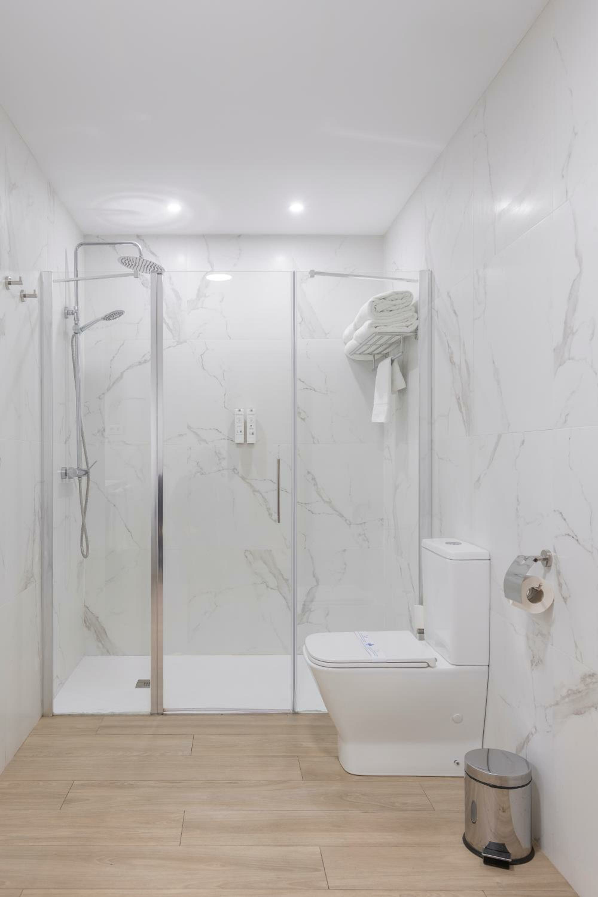 Family Room (2 Adults + 2 Children)