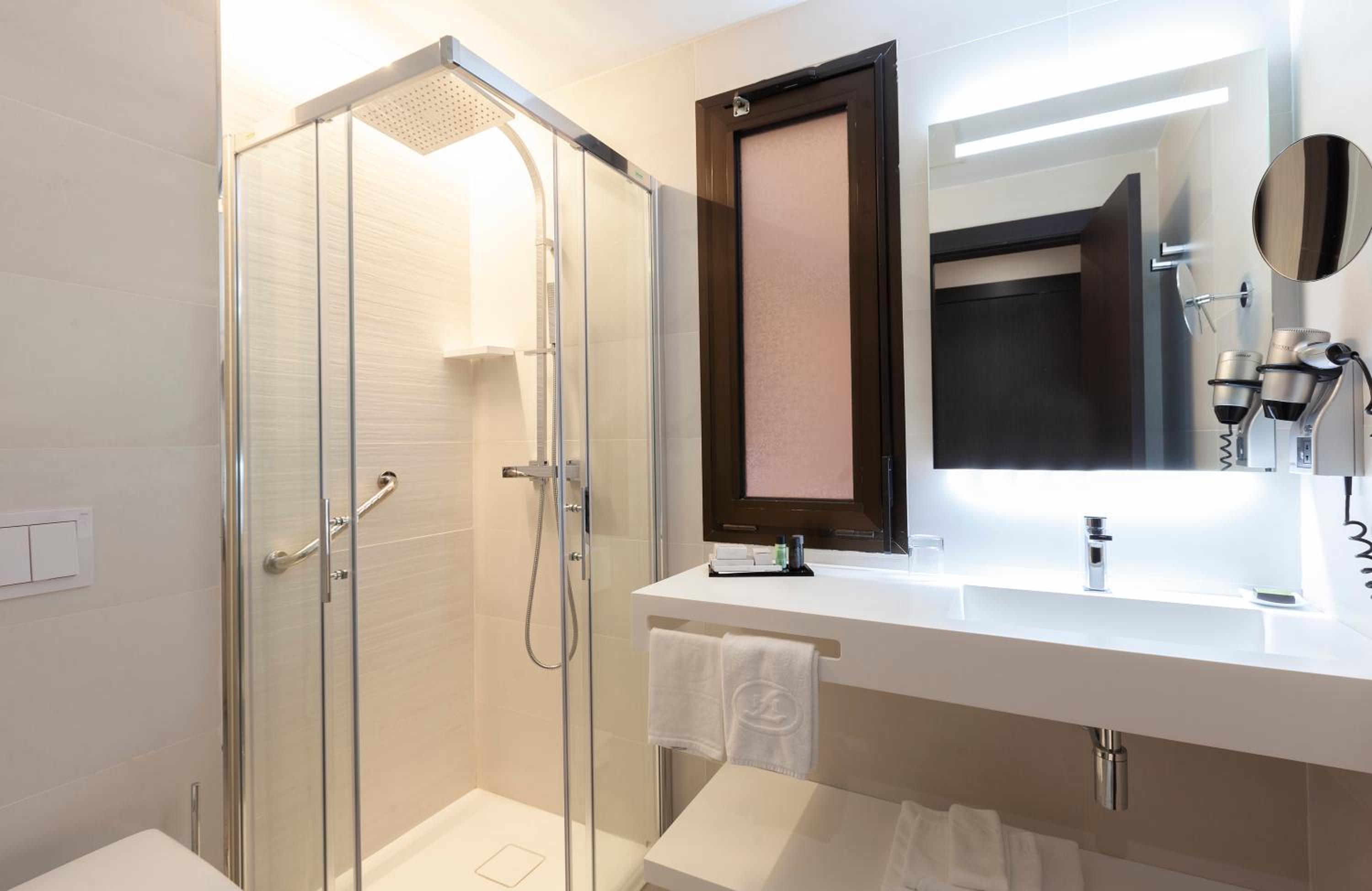 Economy Double or Twin Room (2 Adults + 1 Child)