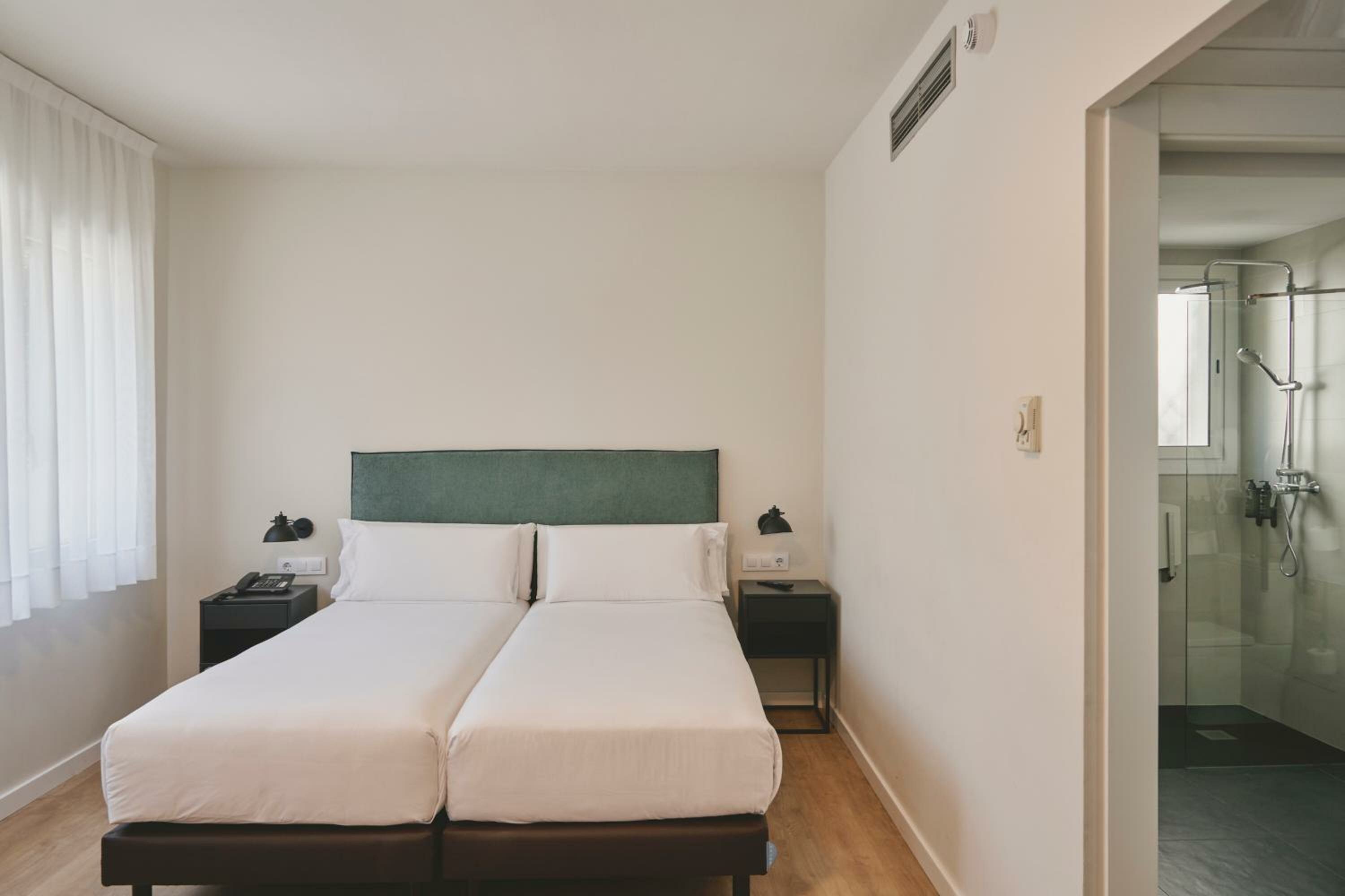 Twin Room (1-2 Adults)