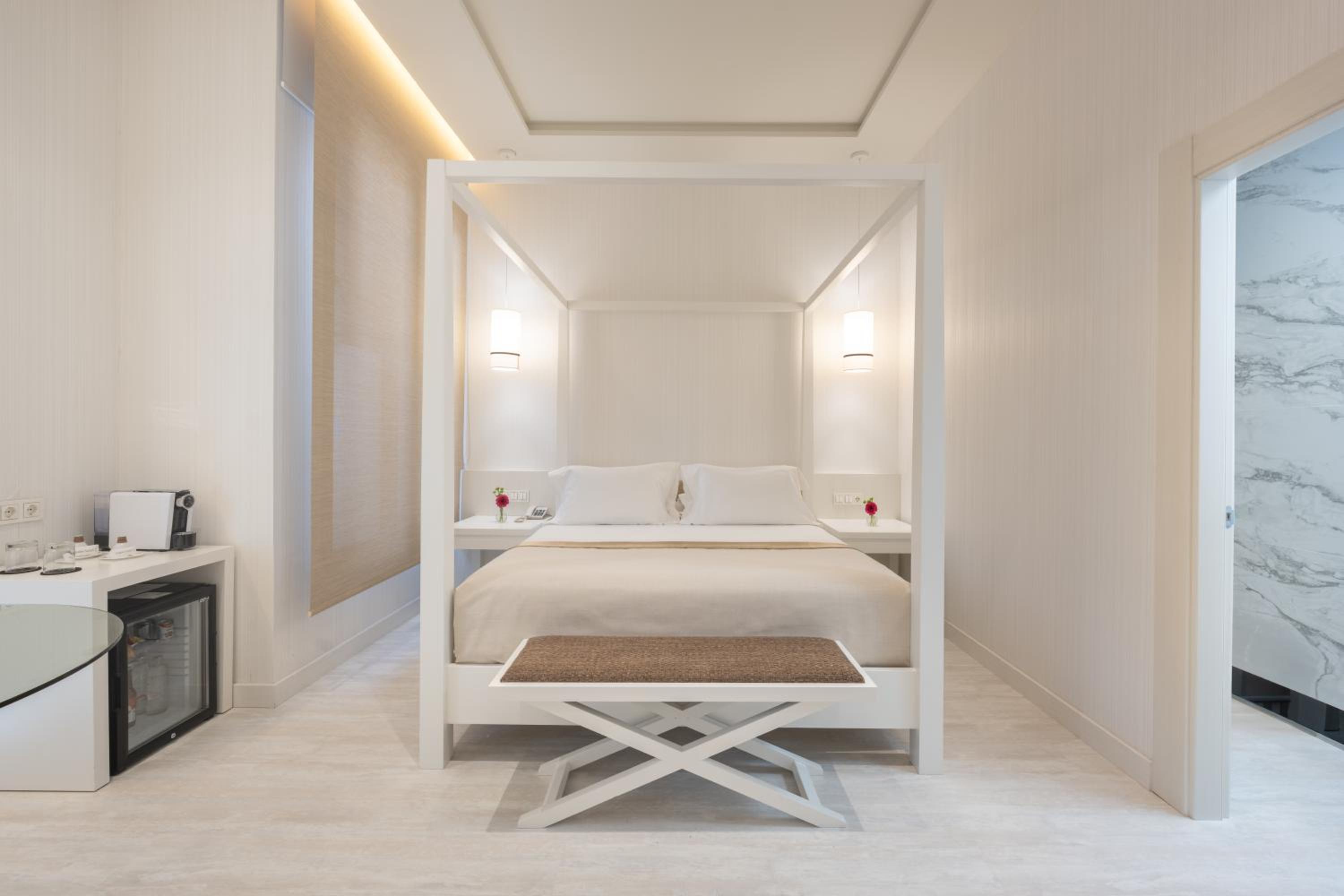 Family Room (2 Adults + 2 Children)