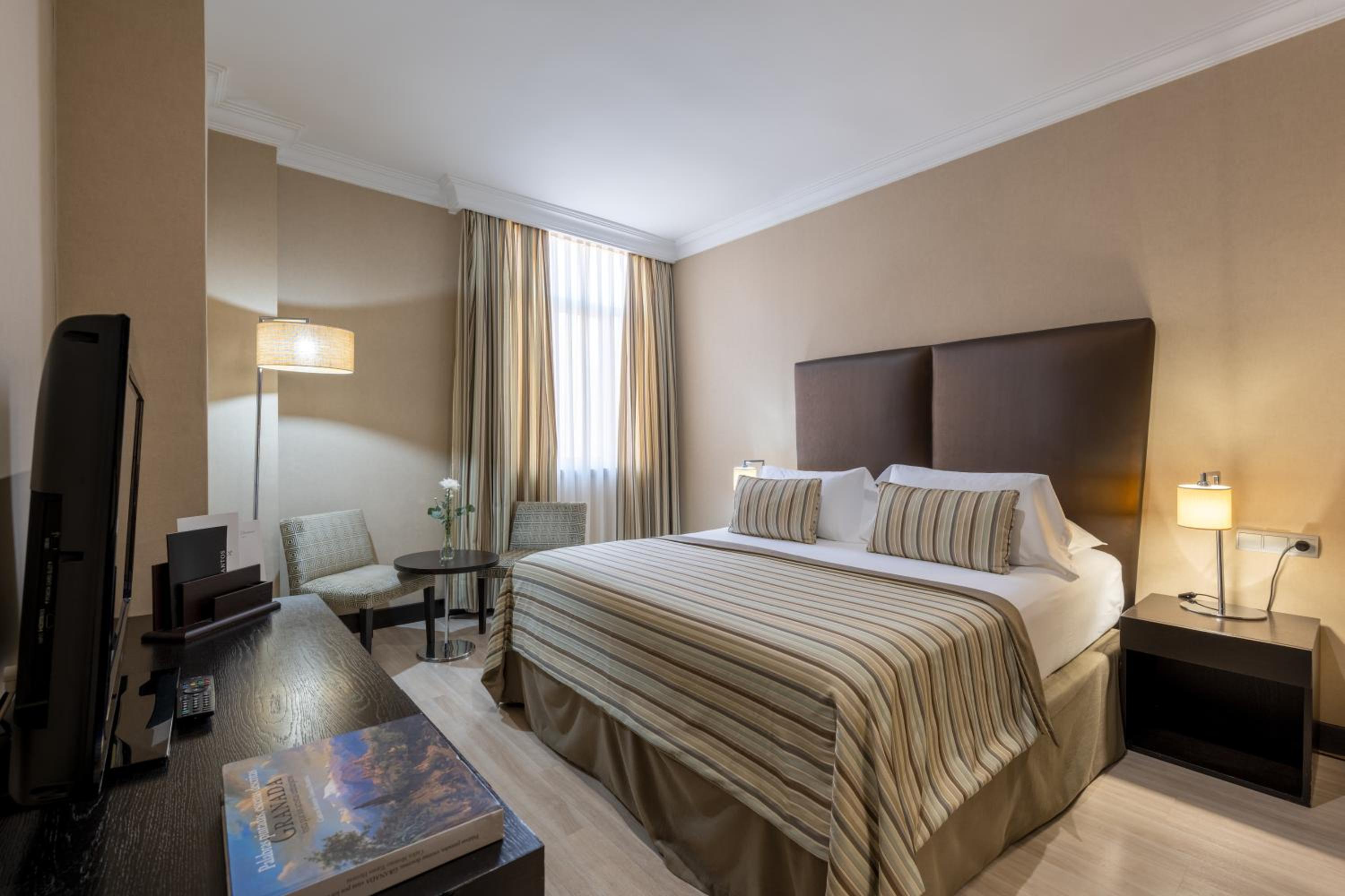 Family Room (2 Adults + 2 Children)