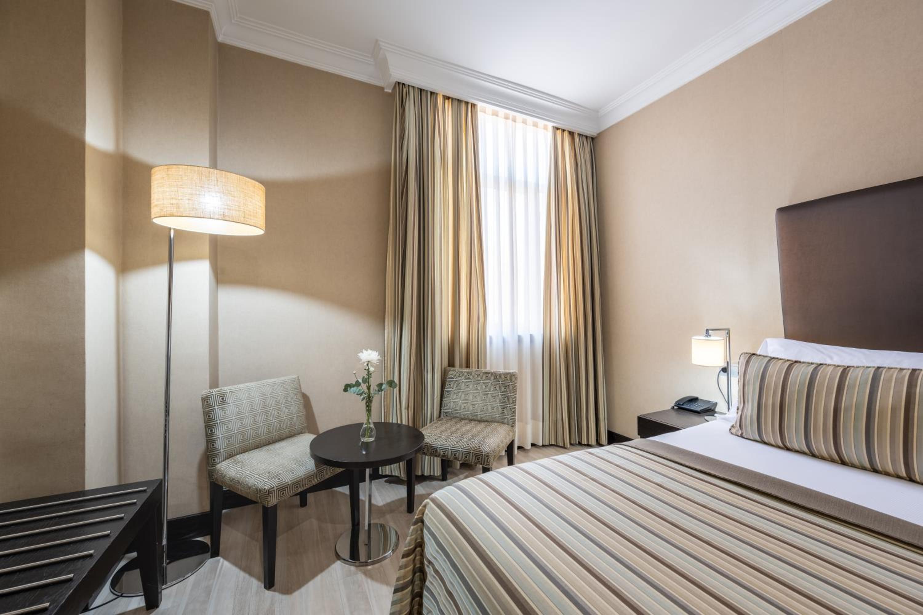 Family Room (2 Adults + 2 Children)