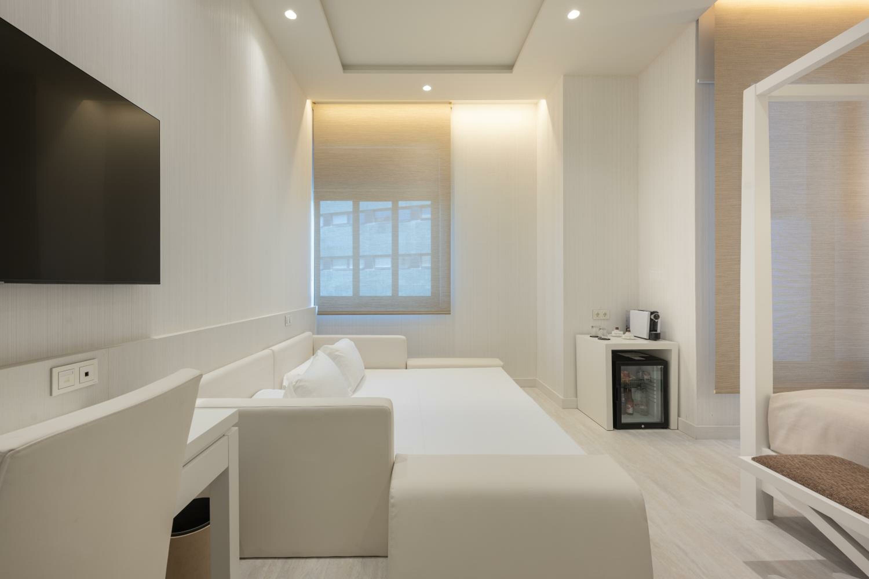 Family Room (2 Adults + 2 Children)