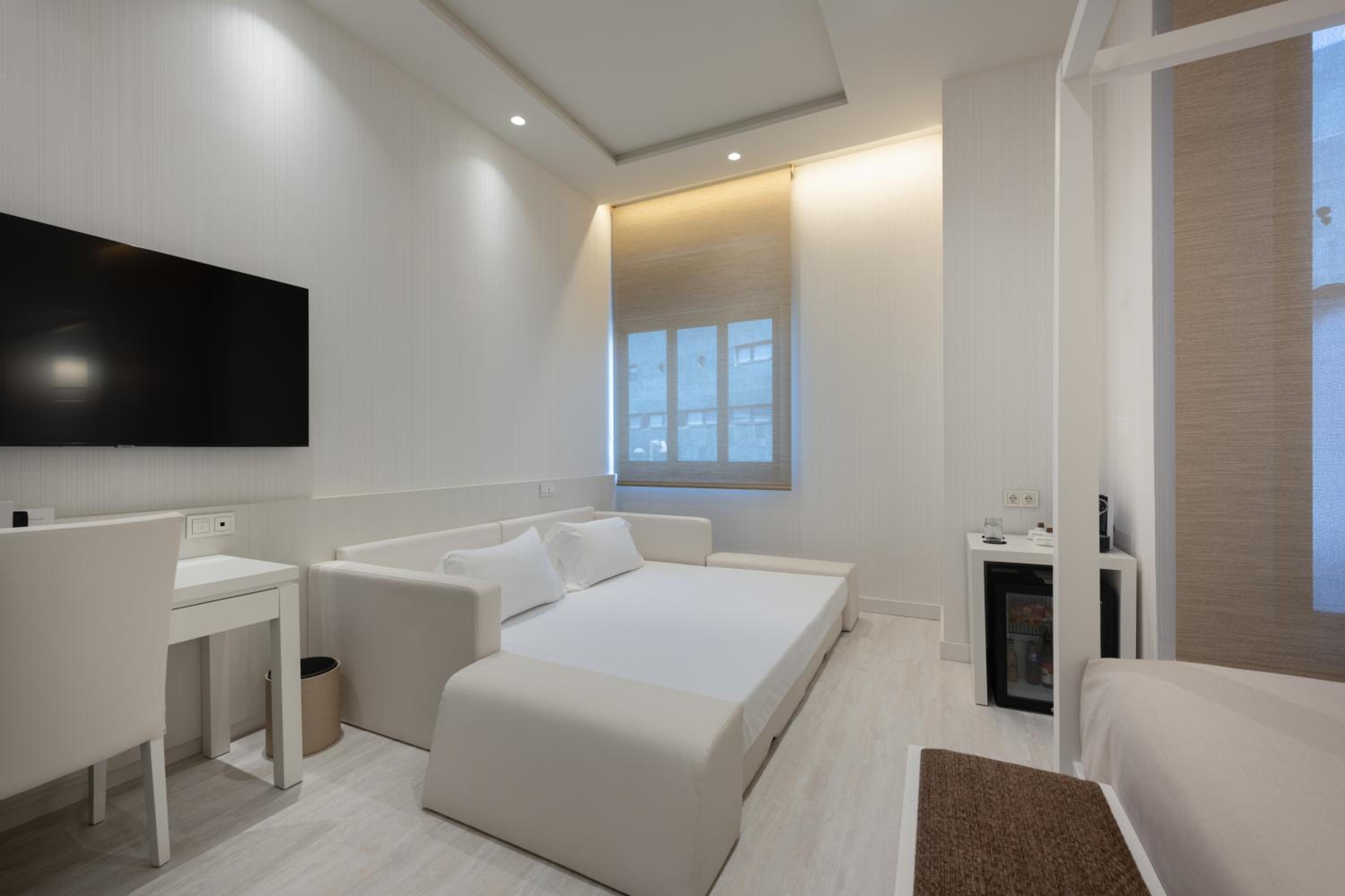 Family Room (2 Adults + 2 Children)