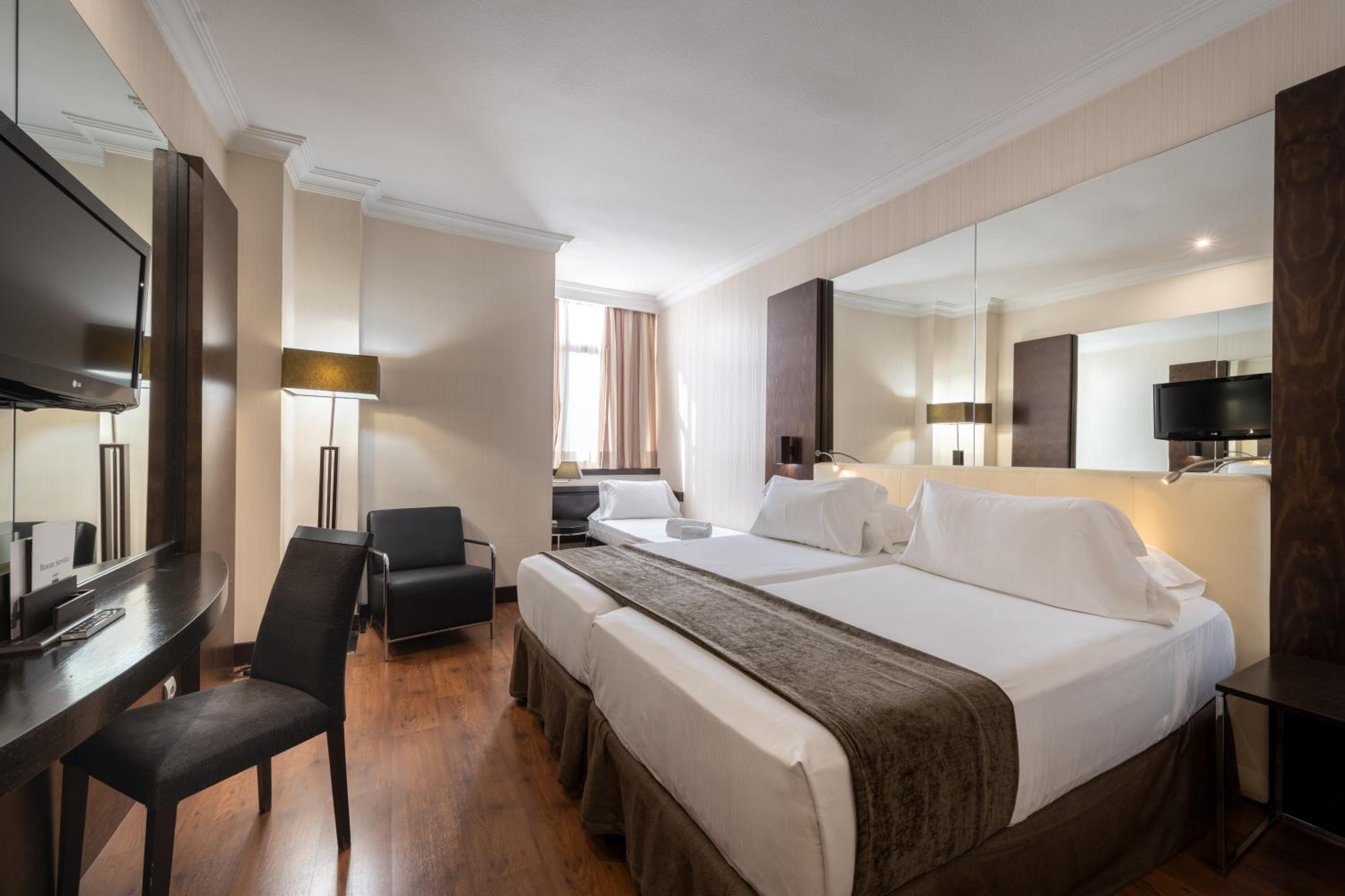 Quintuple Room (2 adults + 3 children)