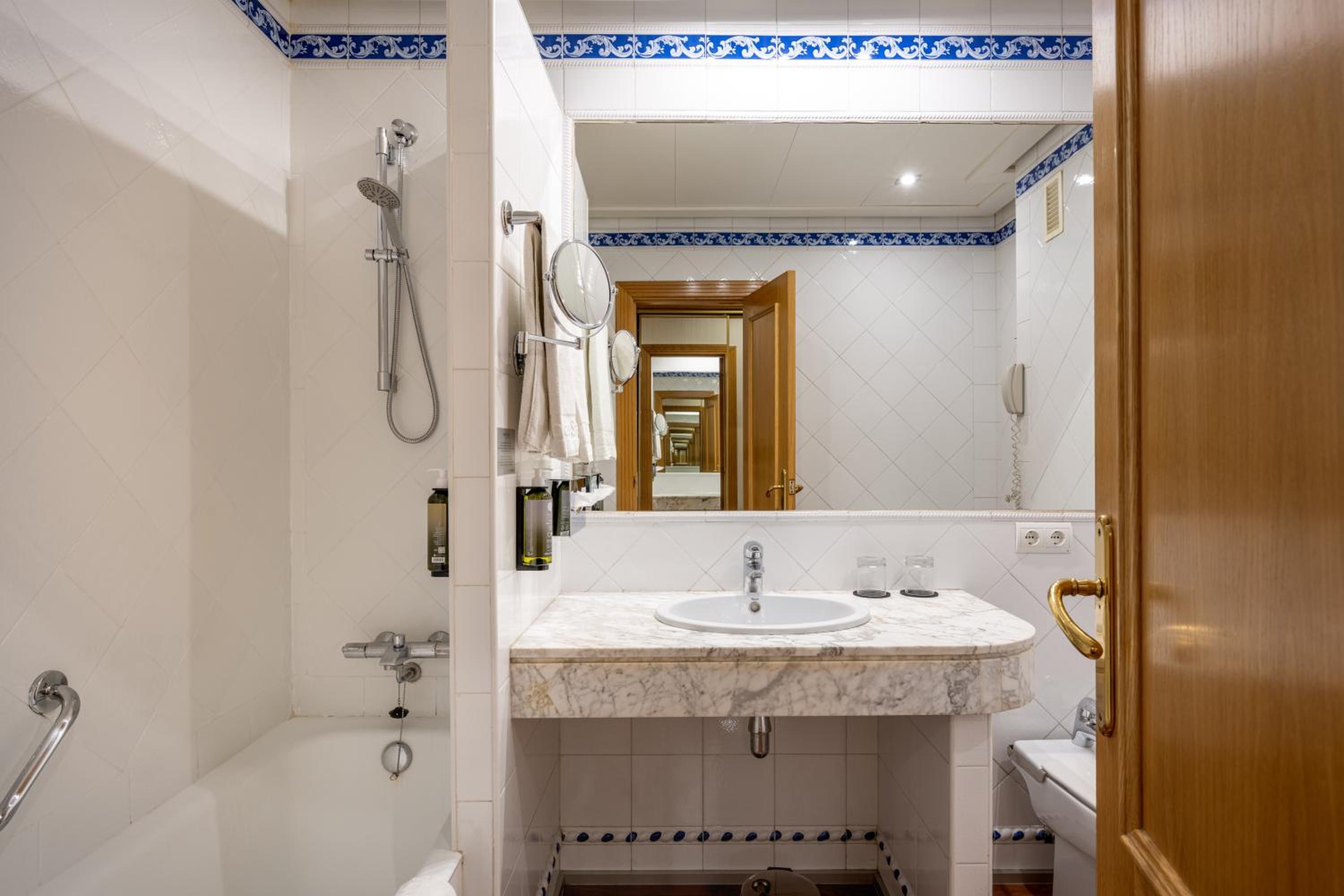 Double Or Twin Room With Parking