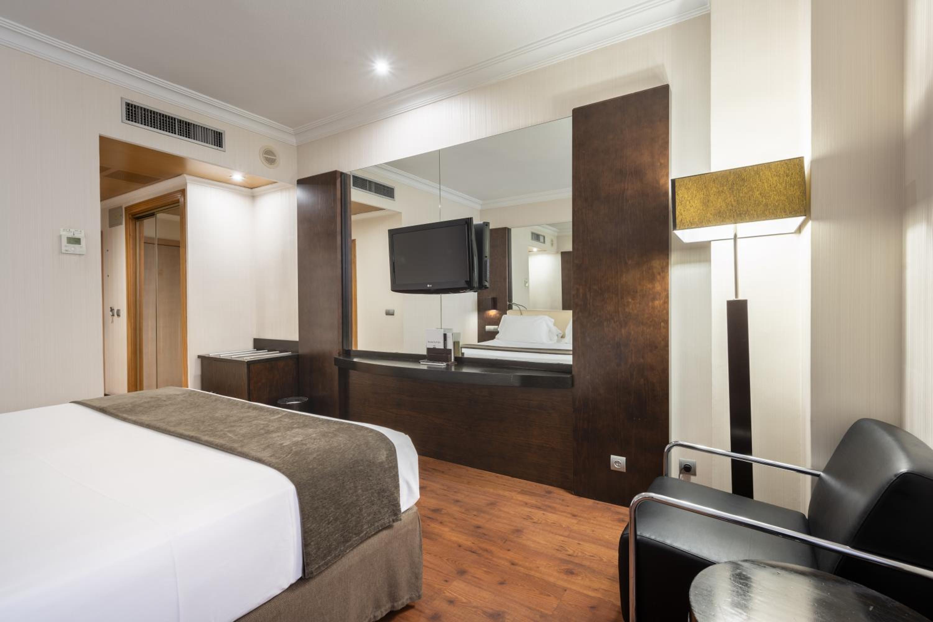 Double Or Twin Room With Parking