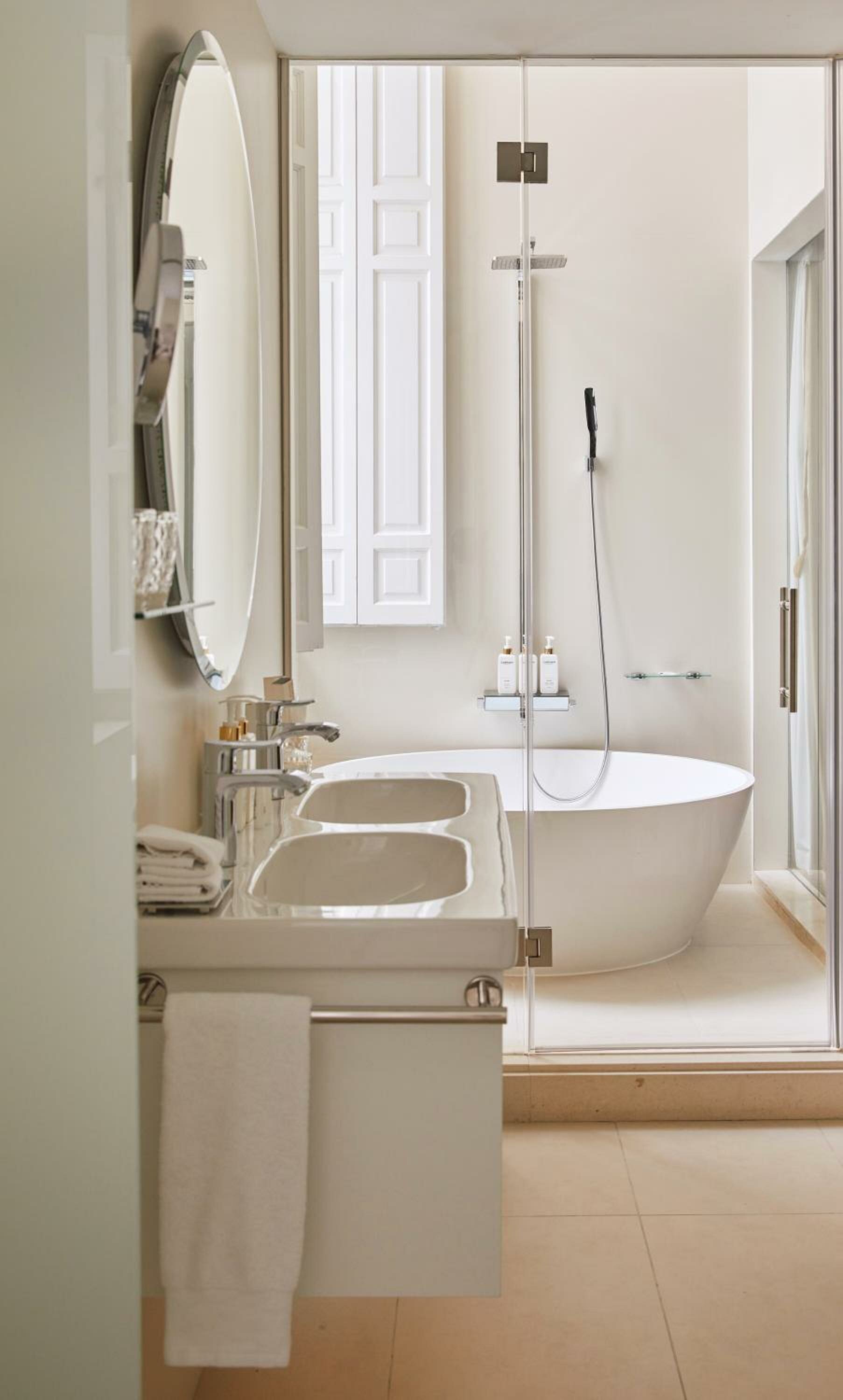 One-Bedroom Suite Red Level