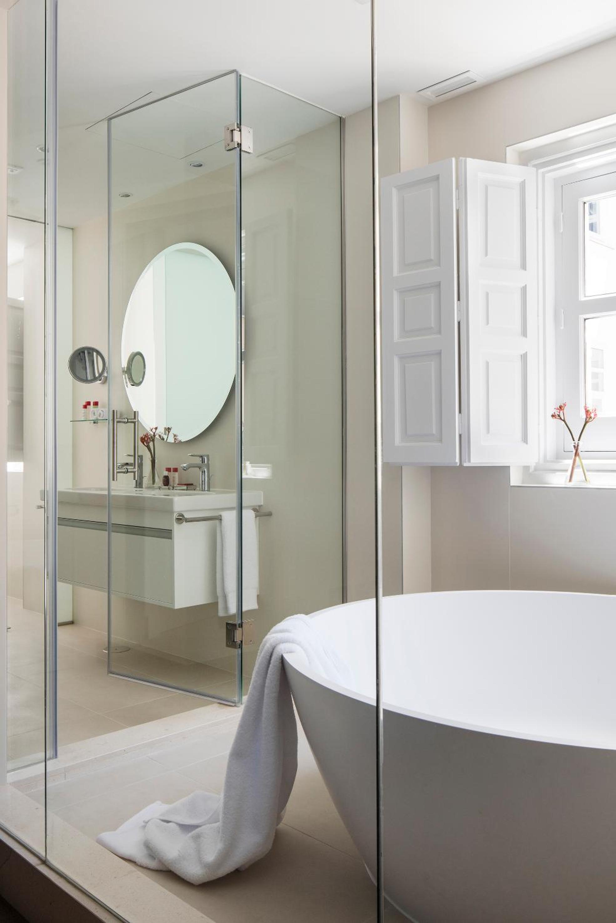 One-Bedroom Suite Red Level