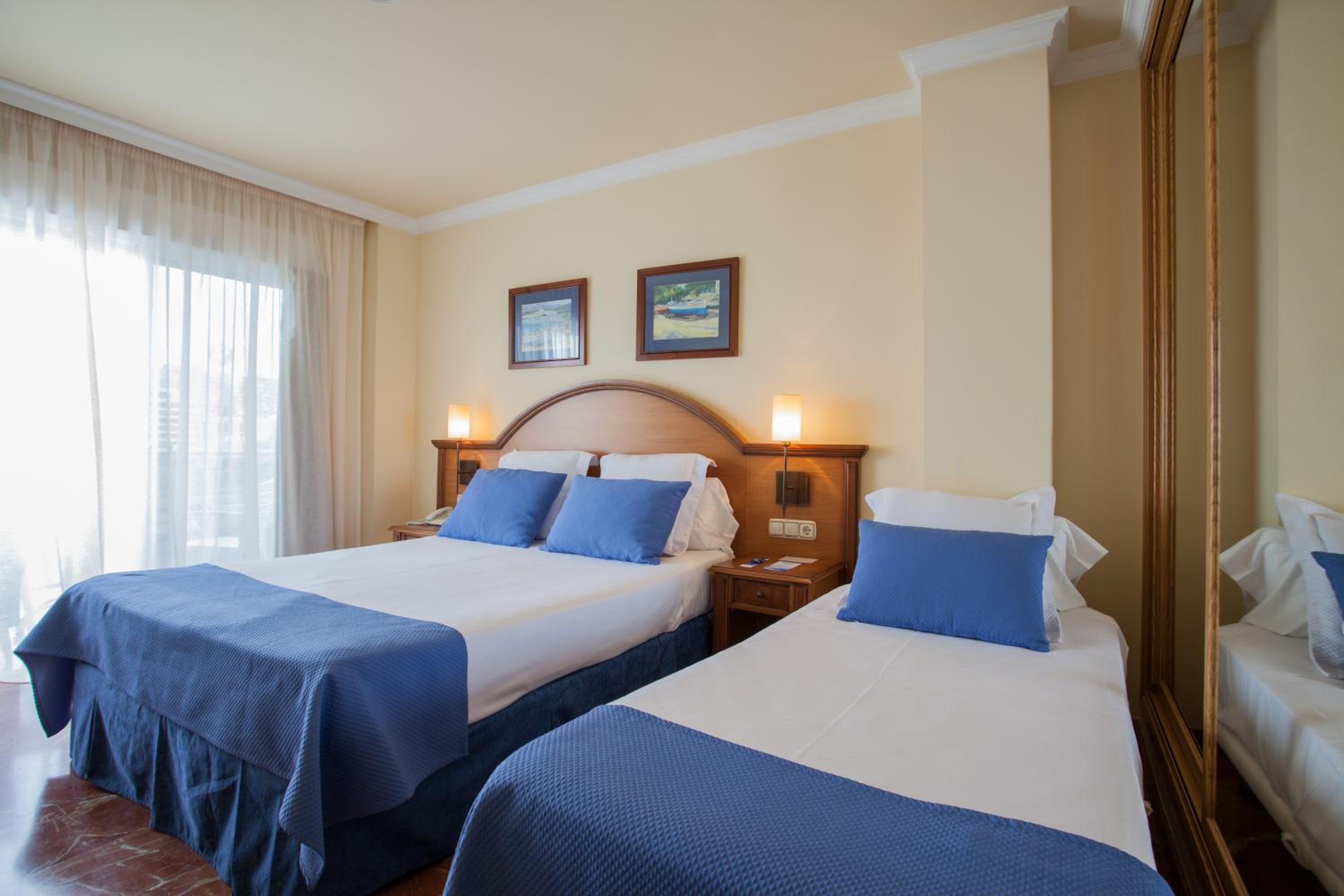 Double Room with Extra Bed with Side Sea View