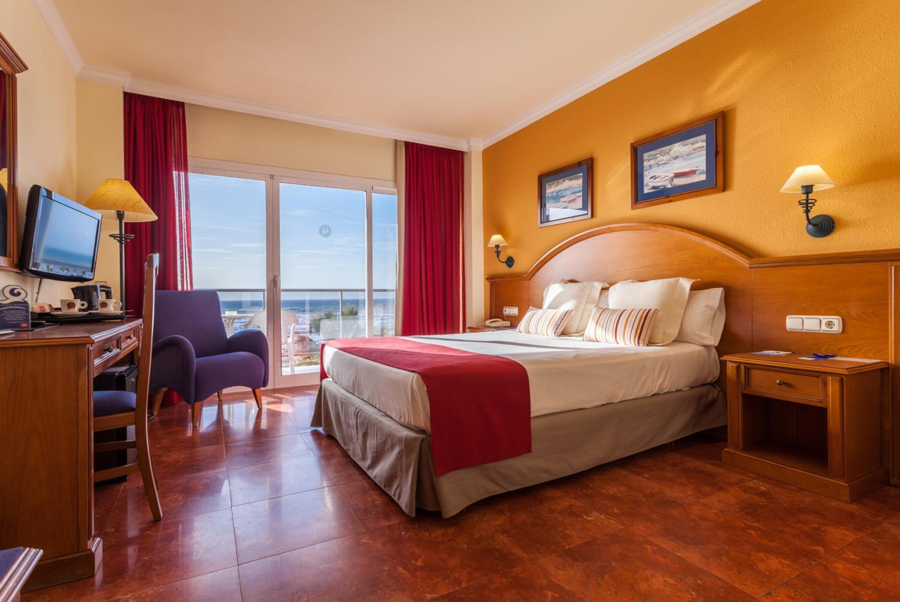 Double or Twin Room with Sea View