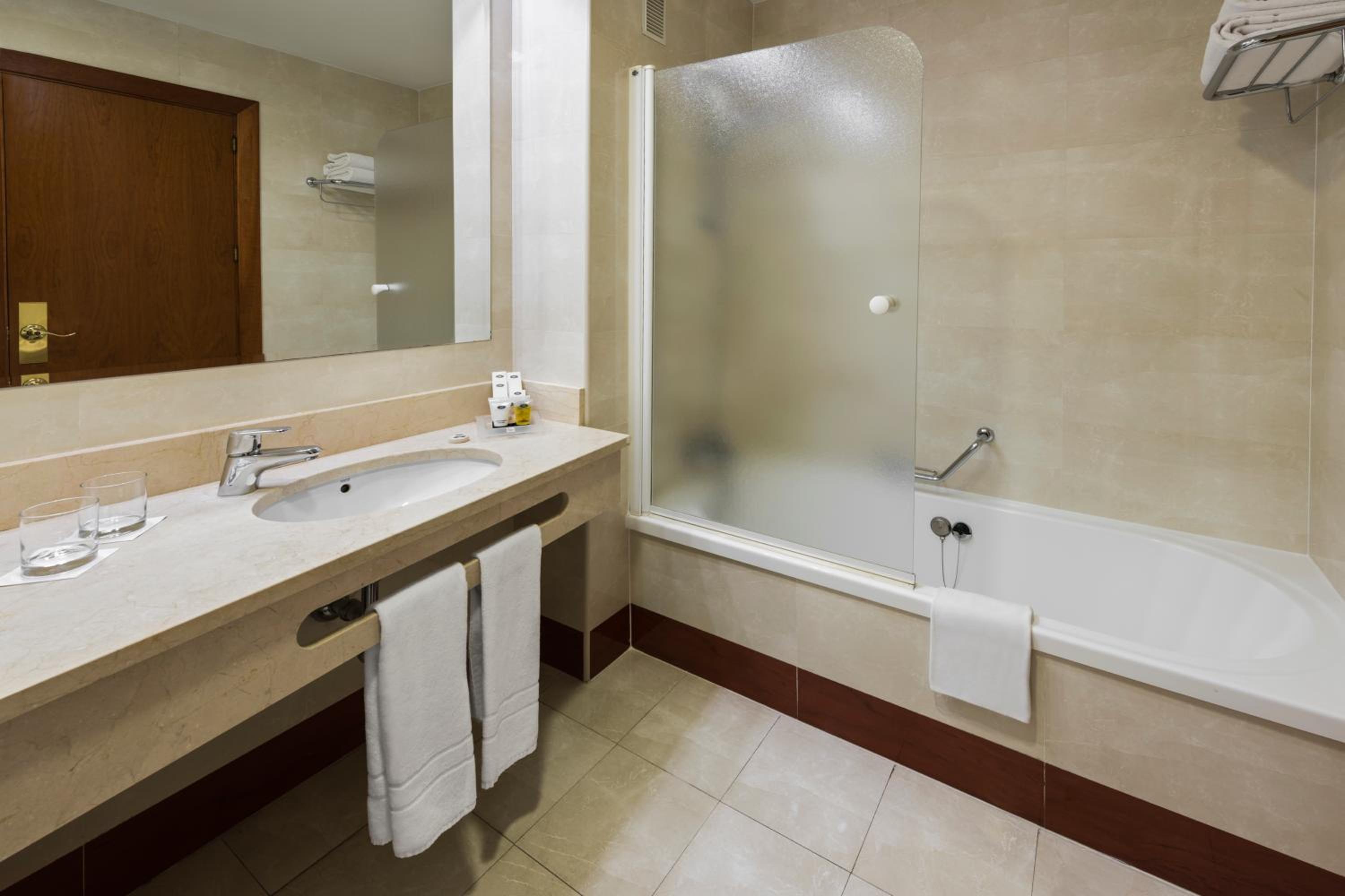 Double Room (1 Adult)