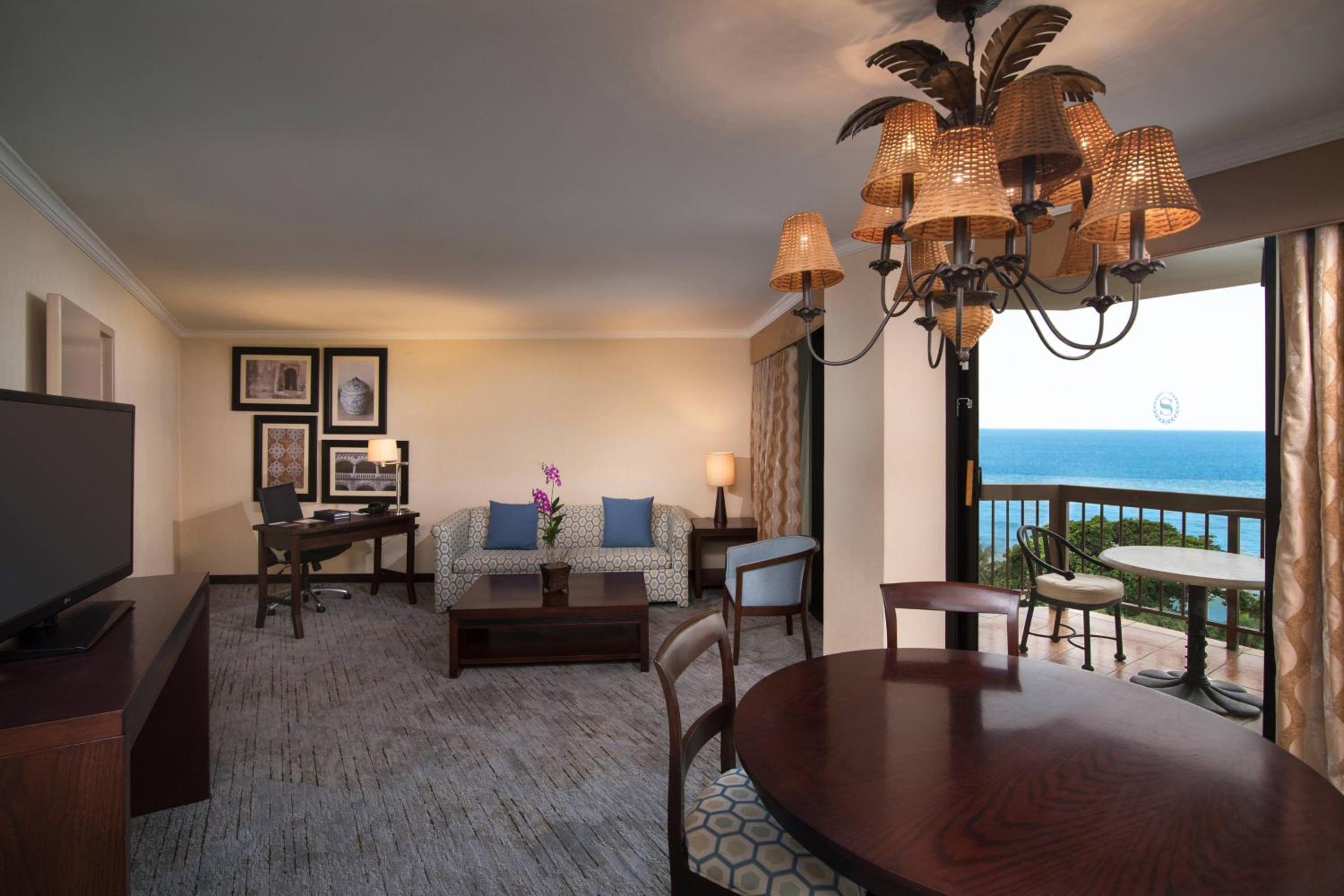 Club lounge access, 1 Bedroom Larger Suite, Oceanfront