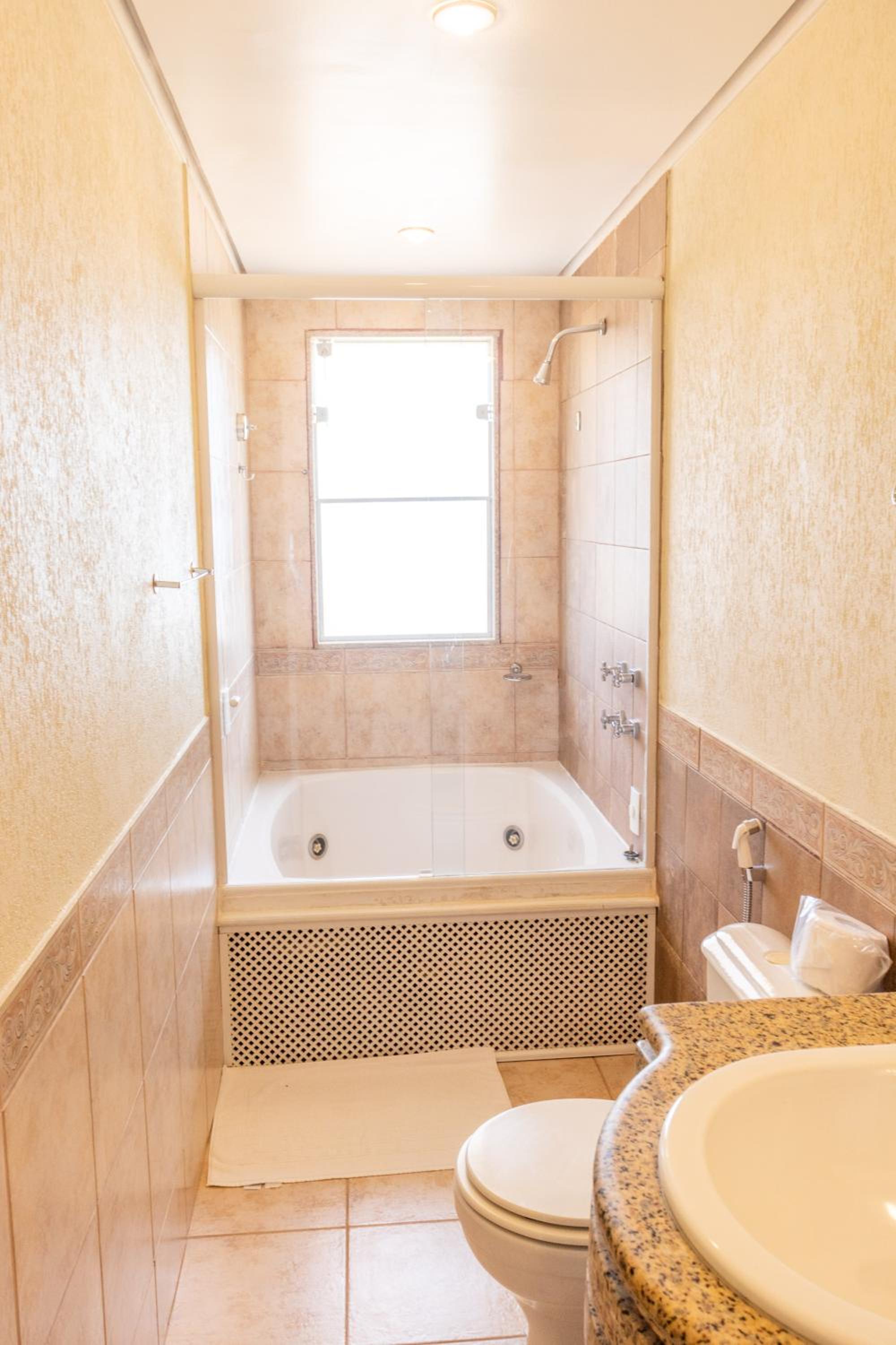 Deluxe Suite with Spa Bath