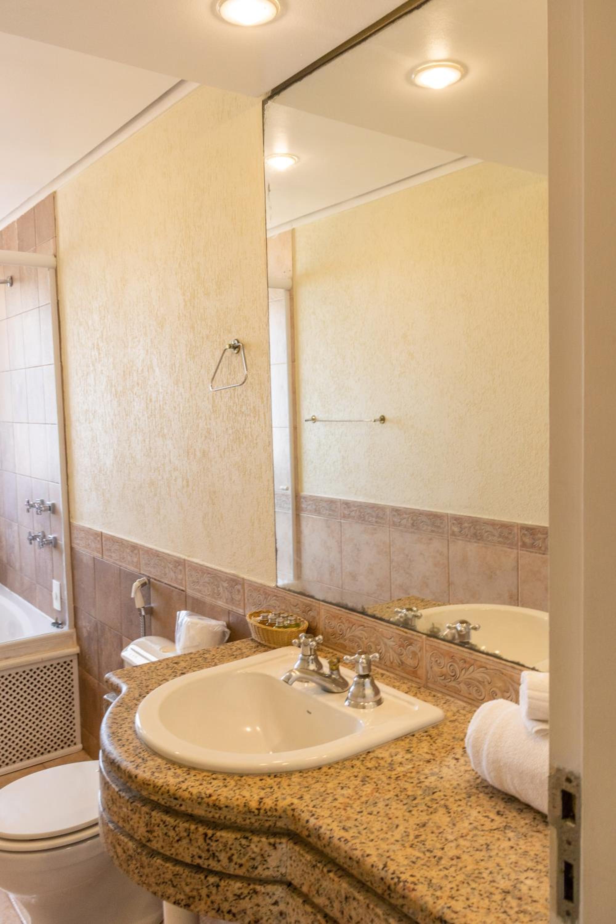 Deluxe Suite with Spa Bath