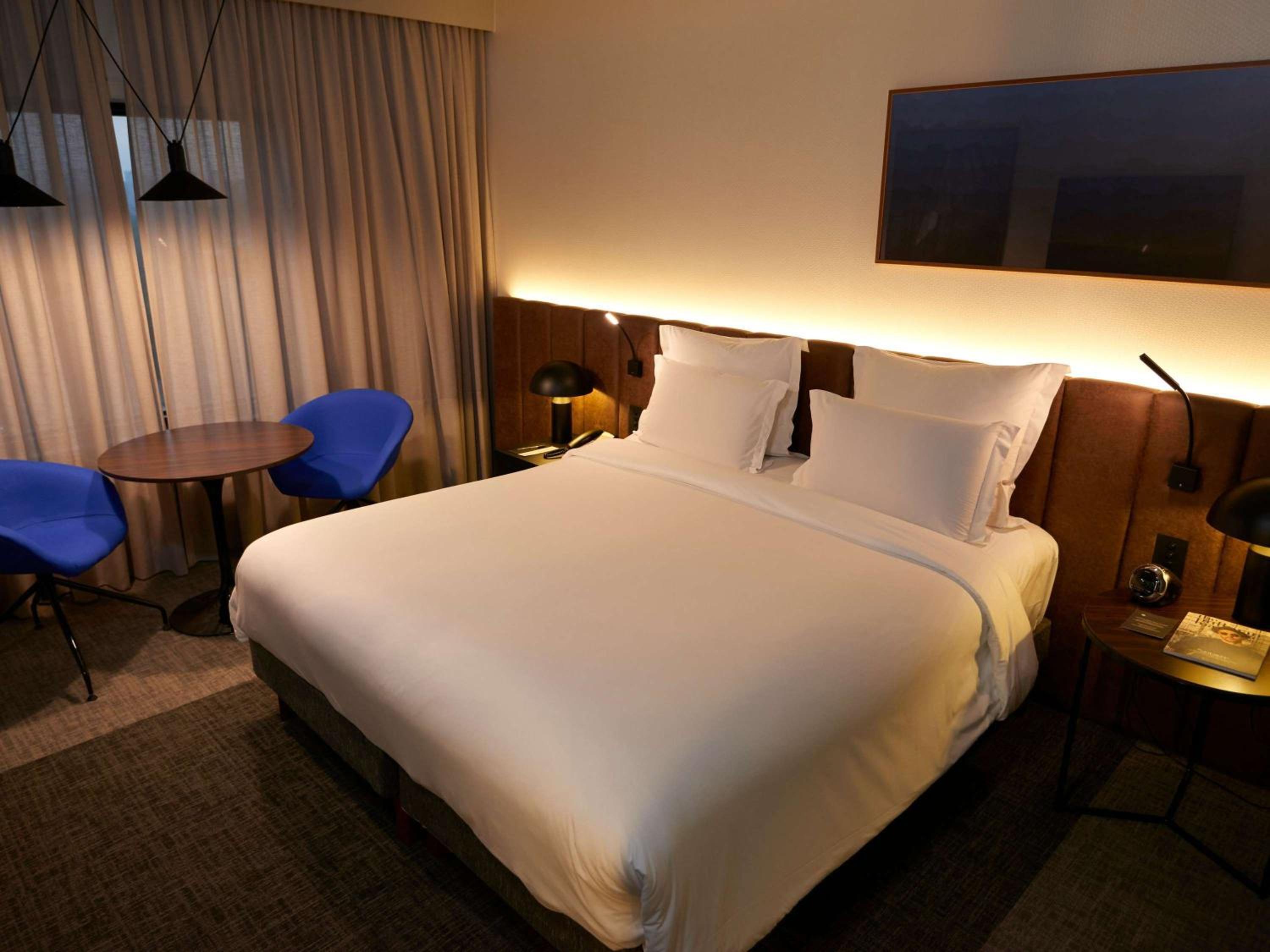 Deluxe Premium Queen Room with City View