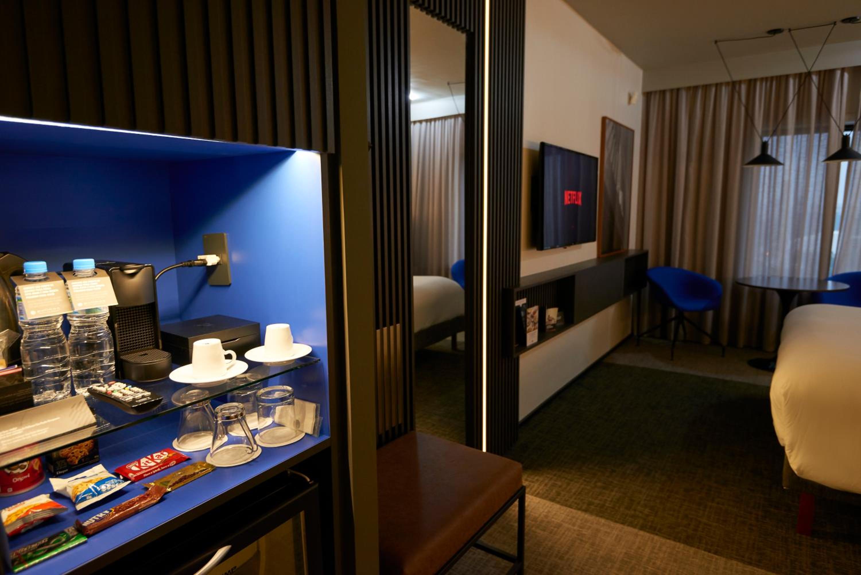 Deluxe Premium Queen Room with City View