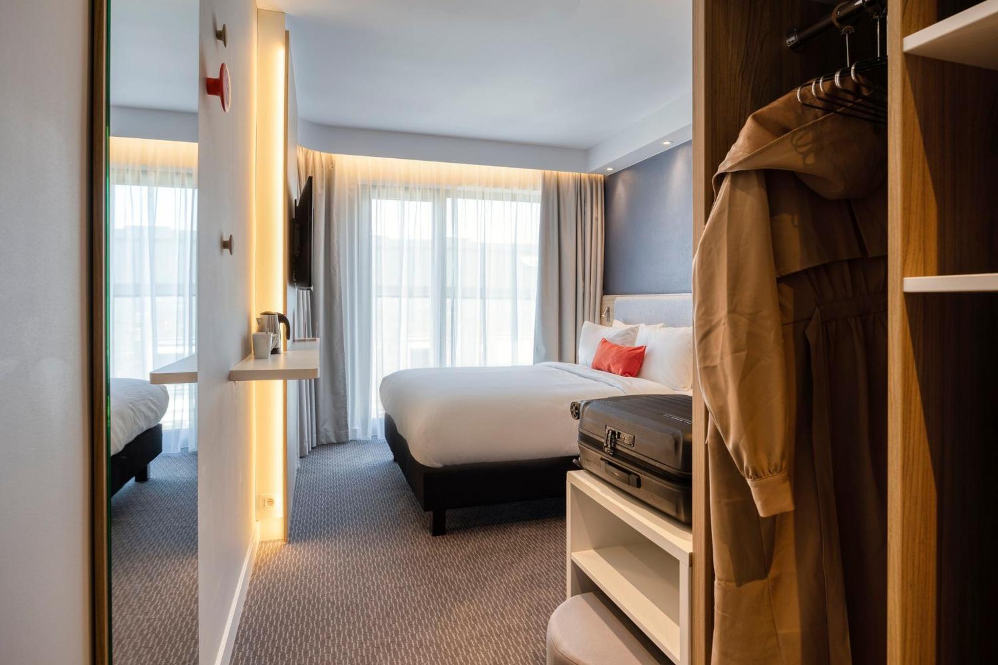 Standard Queen Room - Free Breakfast