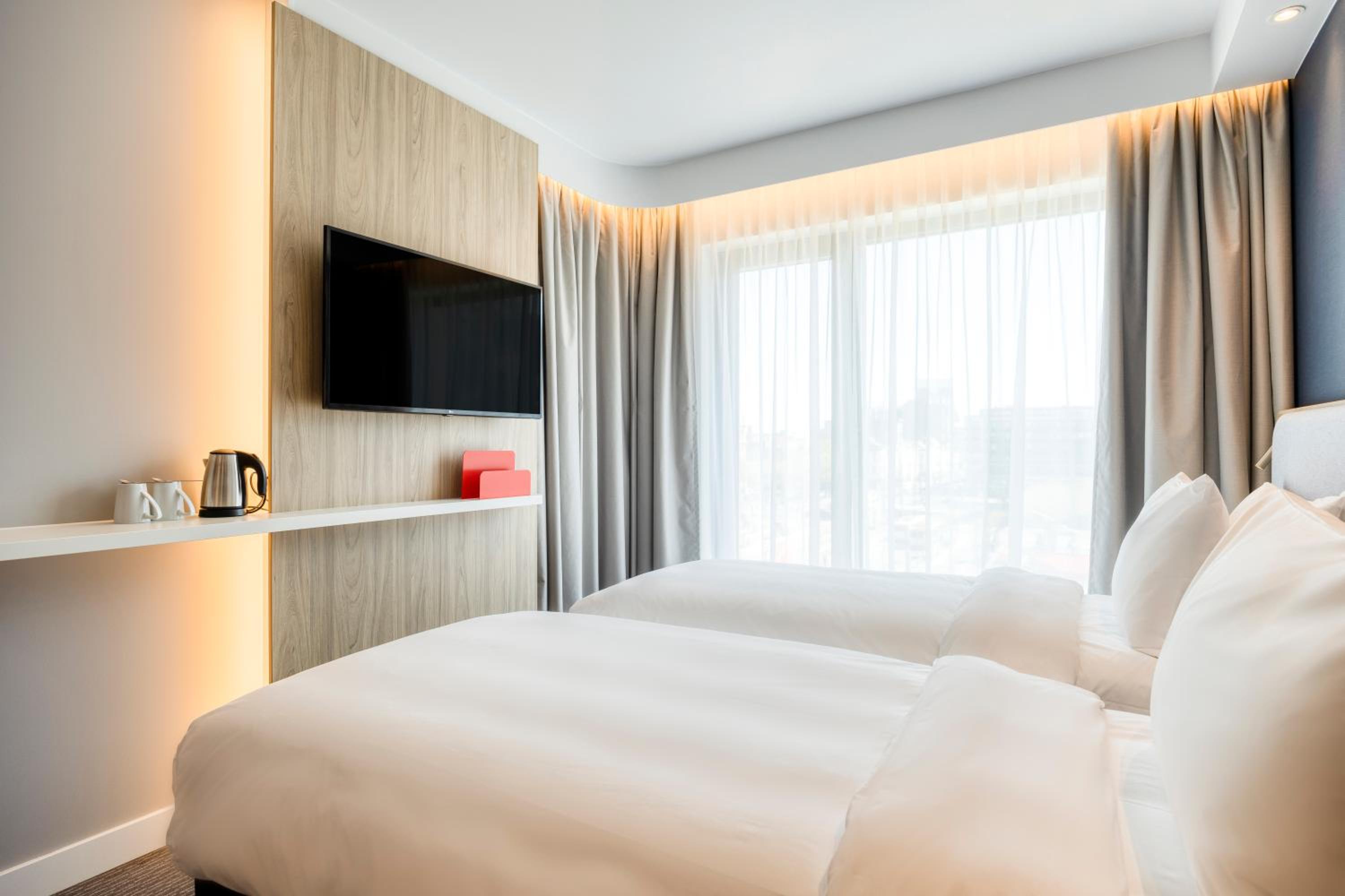 Standard Twin Room with Free Breakfast