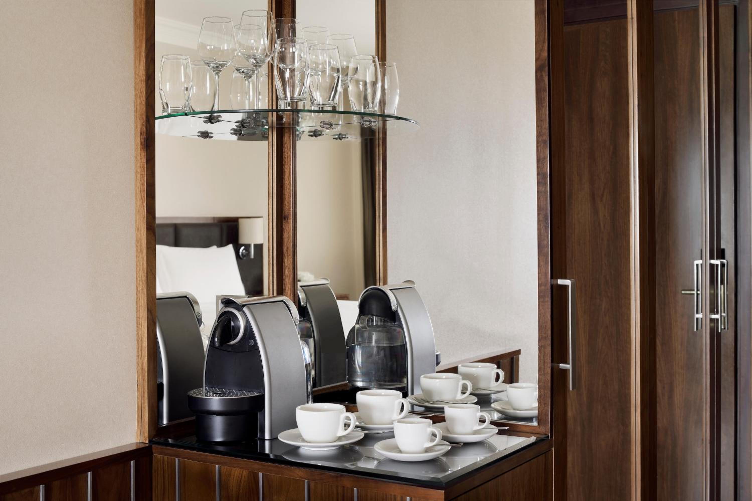 1 King Bed Classic High Floor Smoking