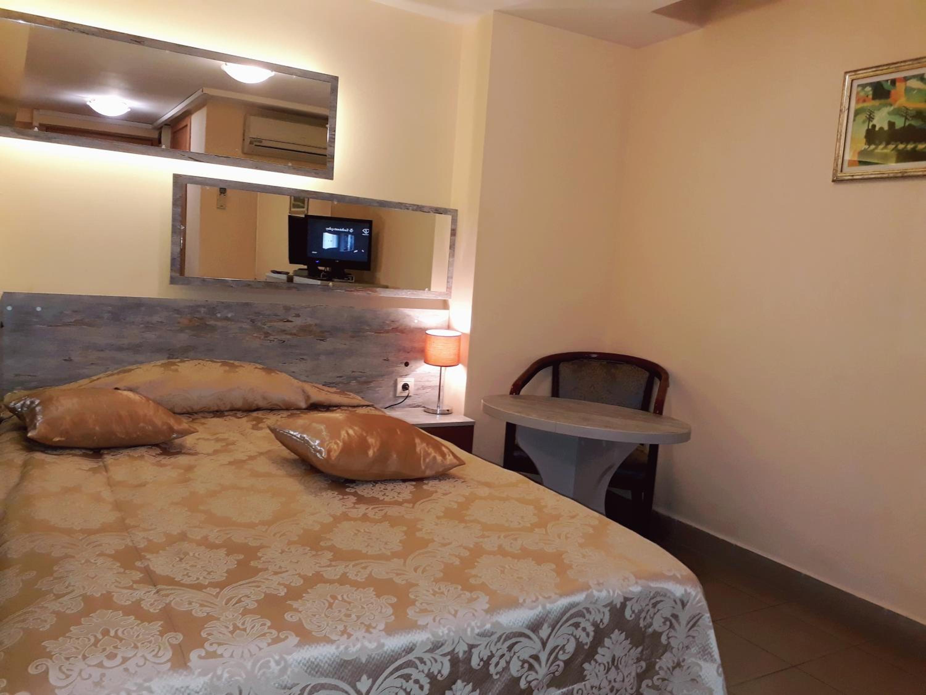 Small Single Room - Basement