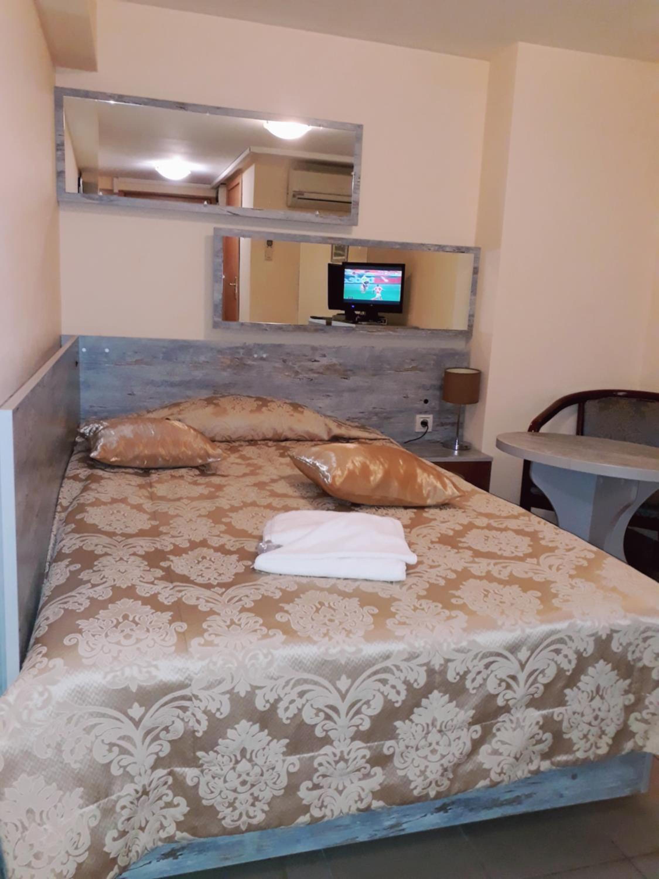 Small Single Room - Basement