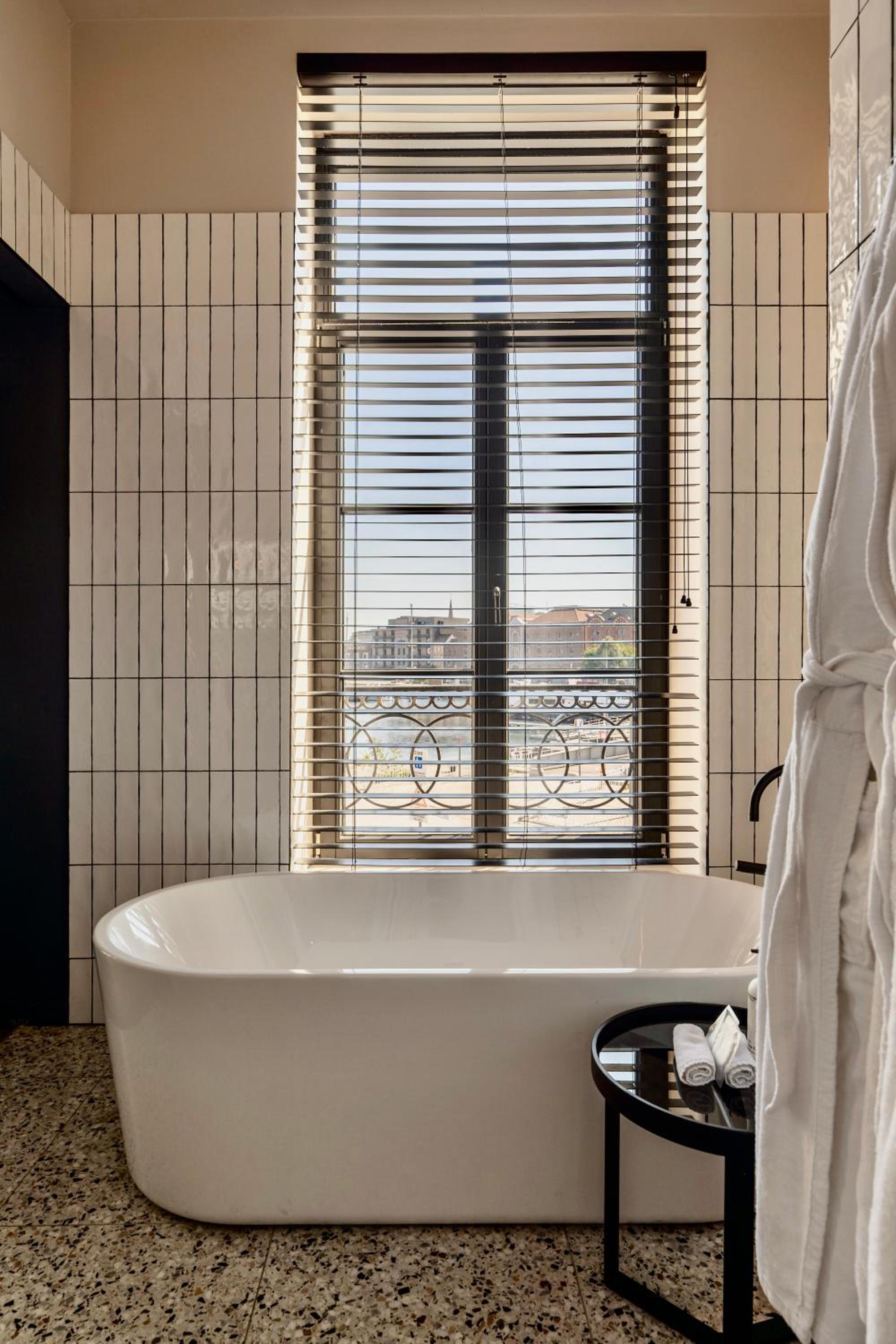 Superior Double Room with Bathtub and Rain Shower