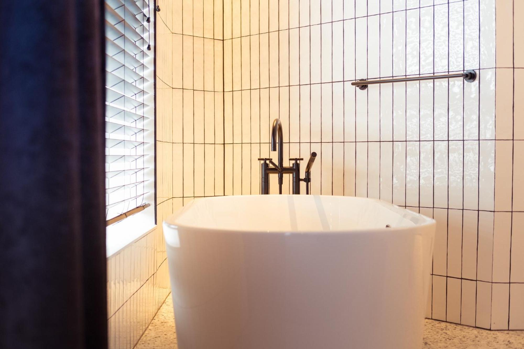 Superior Double Room with Bathtub and Rain Shower