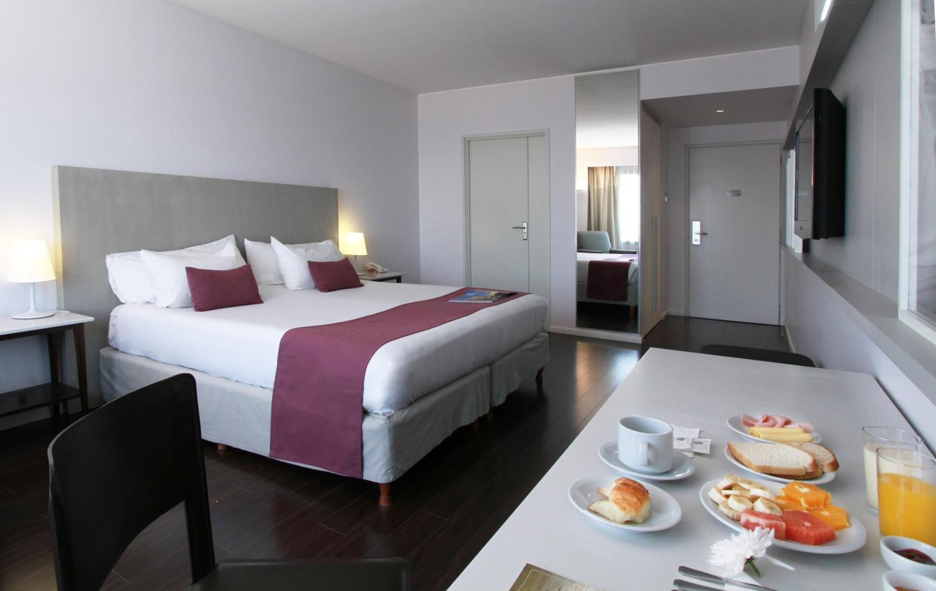 Queen Room - Non-Smoking