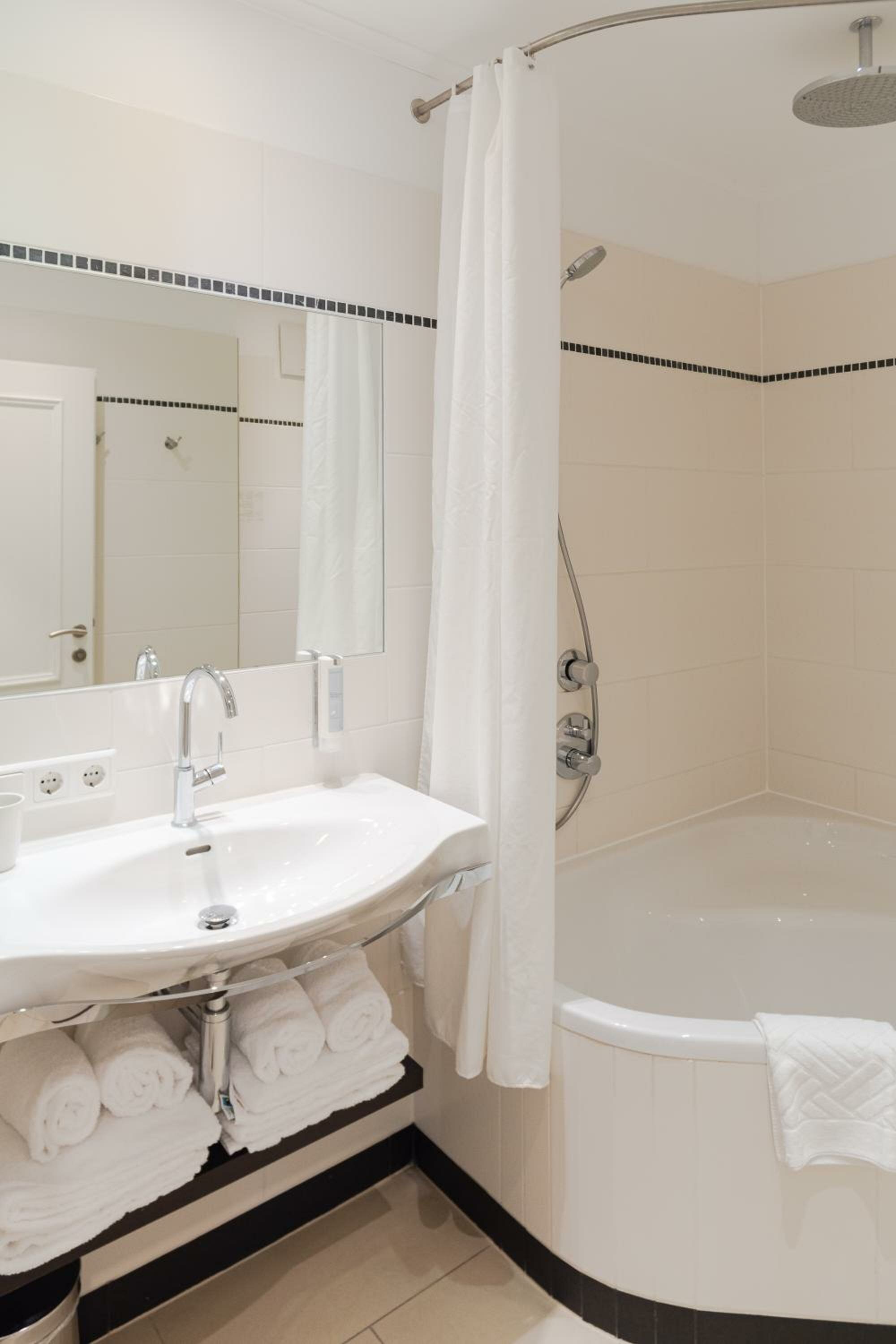 Junior Suite with Garden View