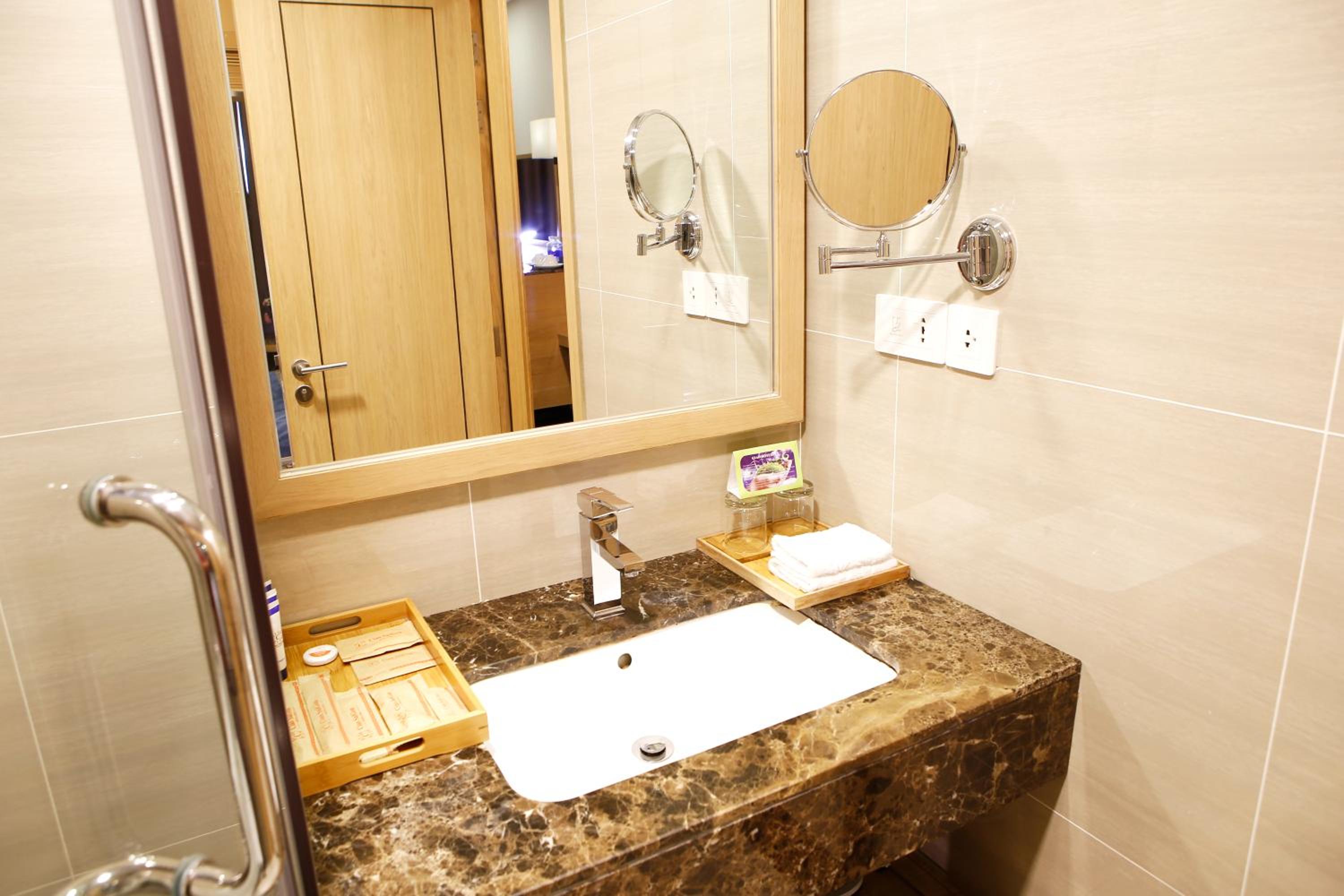 Deluxe Double Room with Window