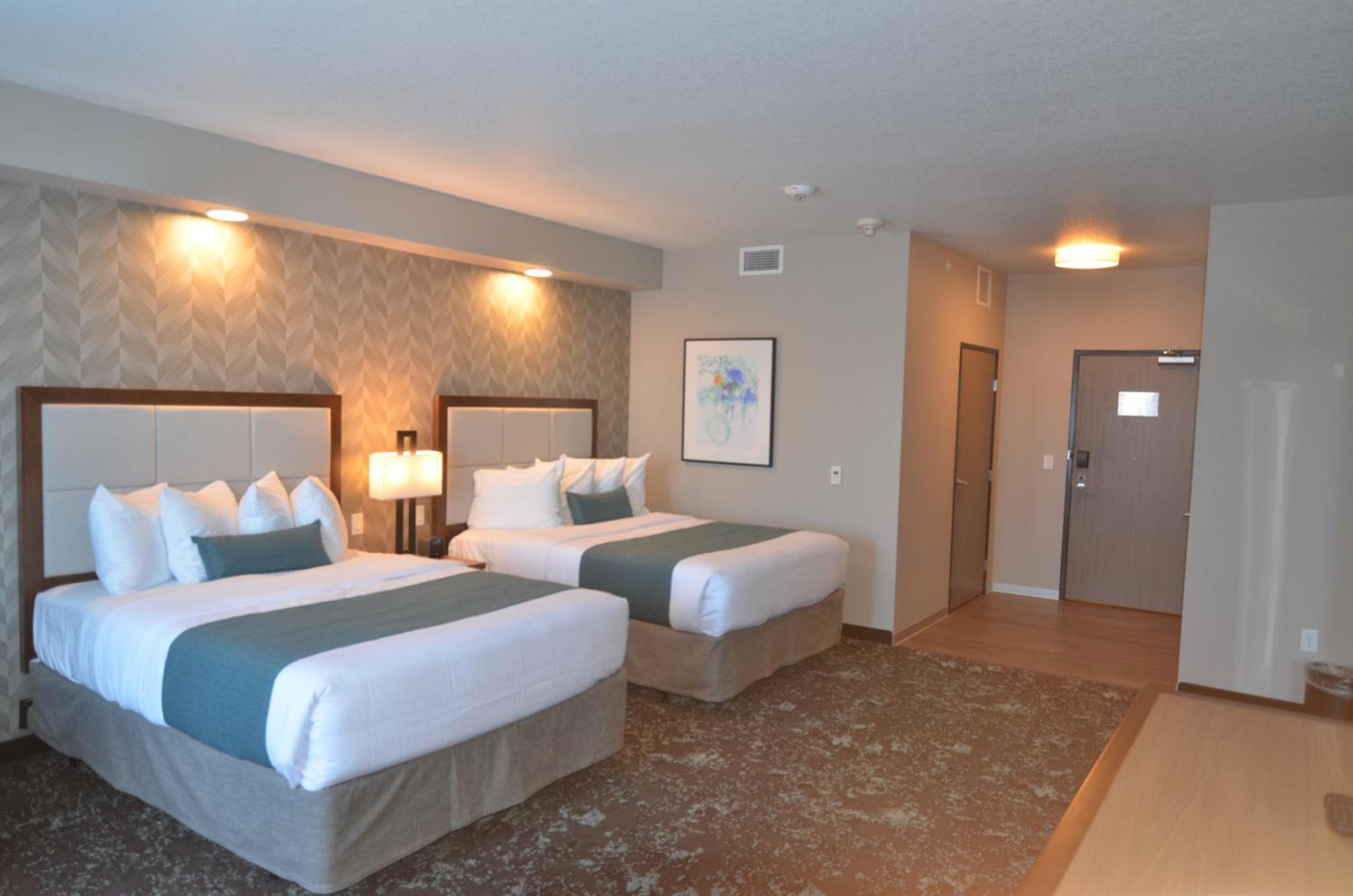 Larger Queen Room with Two Queen Beds and Roll-In Shower - Disability/Non-Smoking