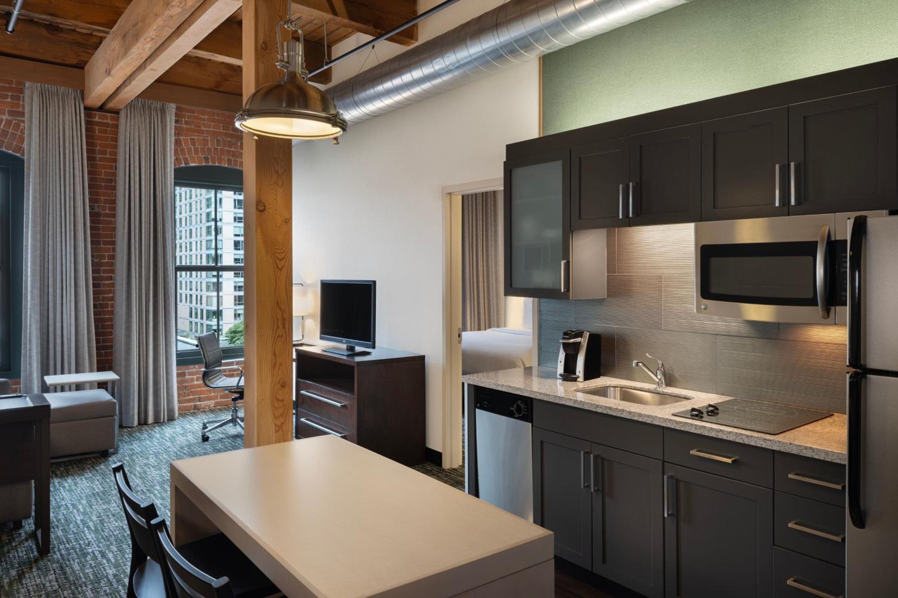 One-Bedroom King Suite