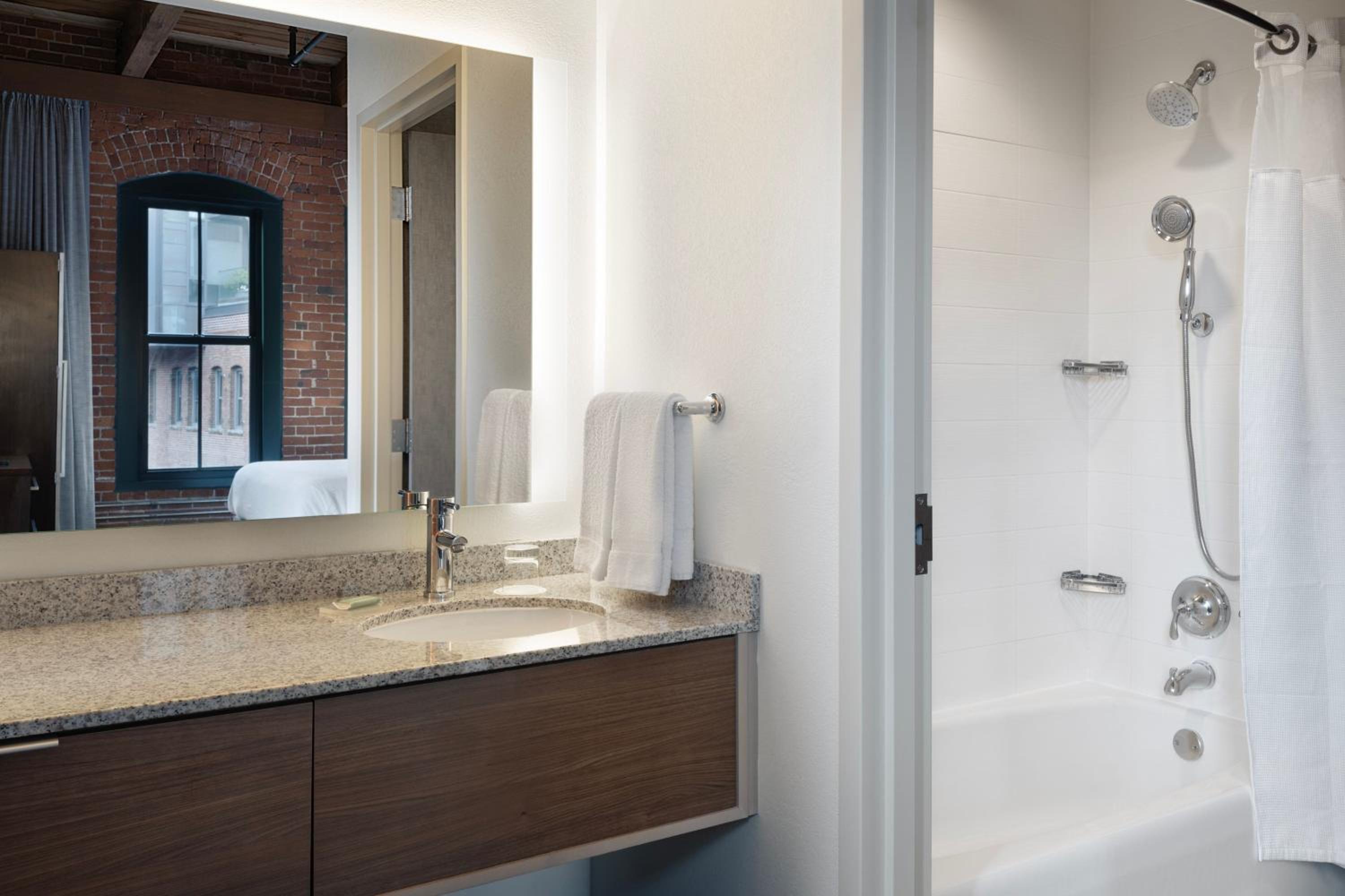 Large One-Bedroom Corner Suite