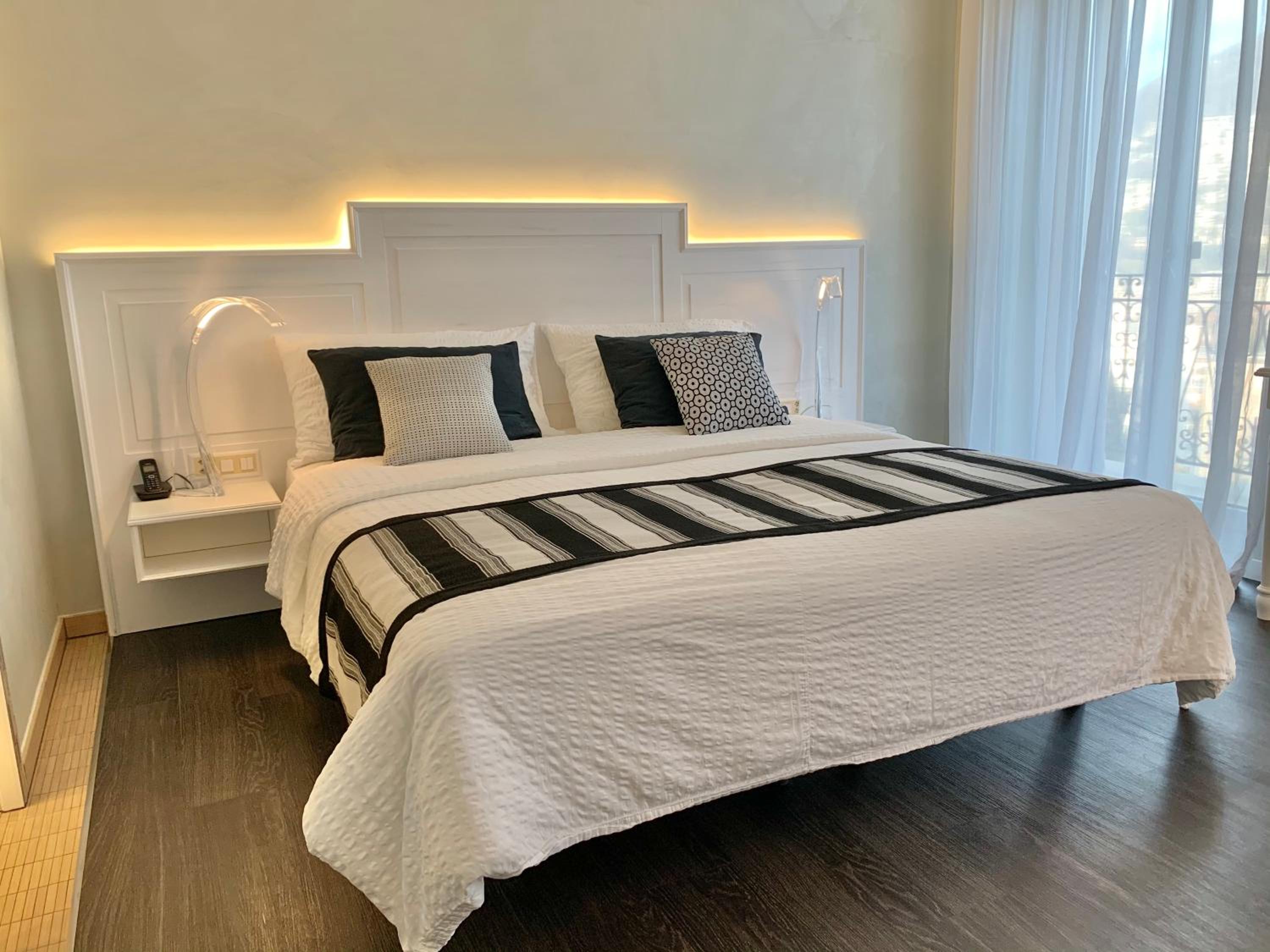 Superior Plus Twin Room with Lake View