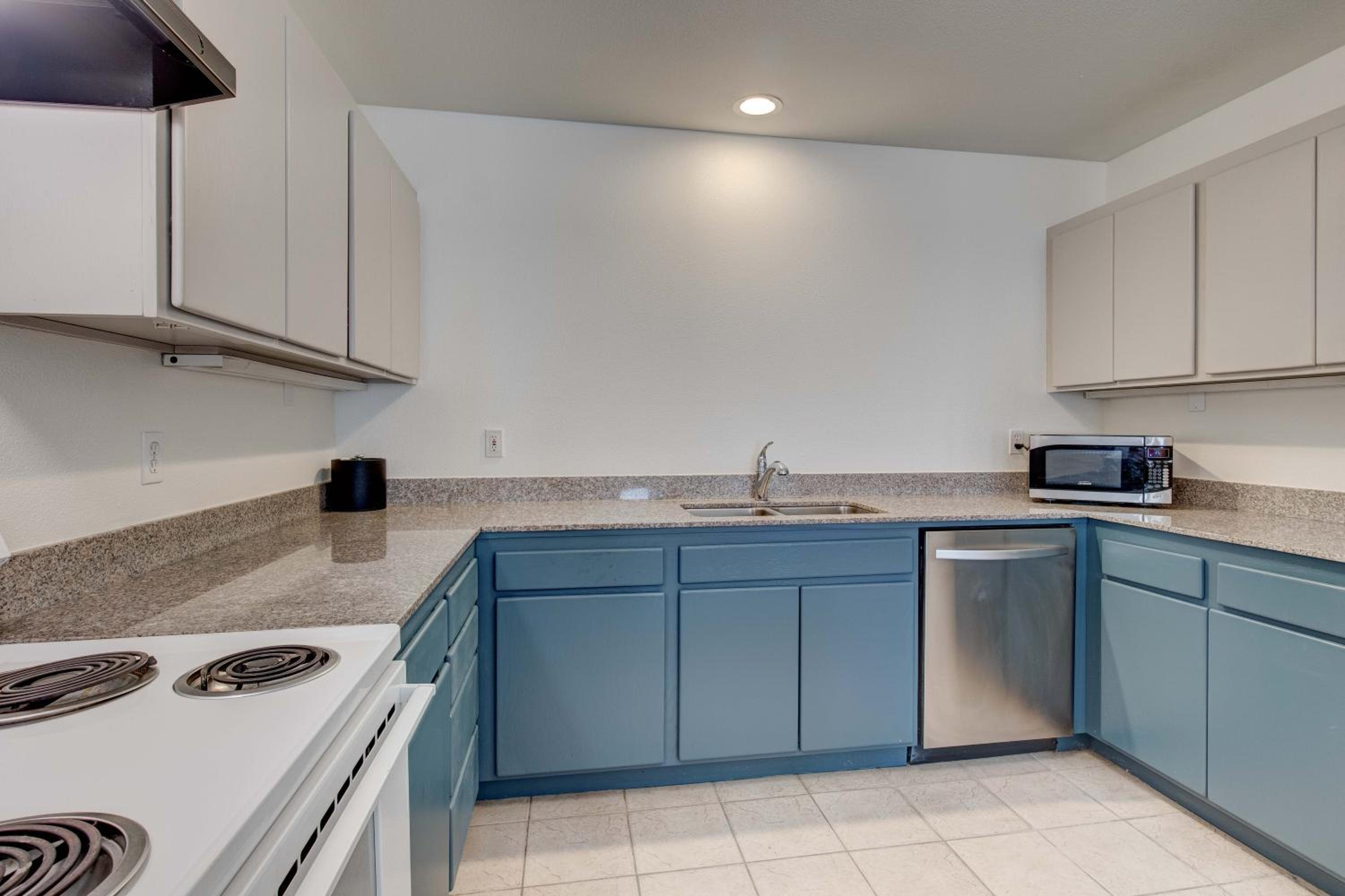 Deluxe Family Suite with Kitchen - No View