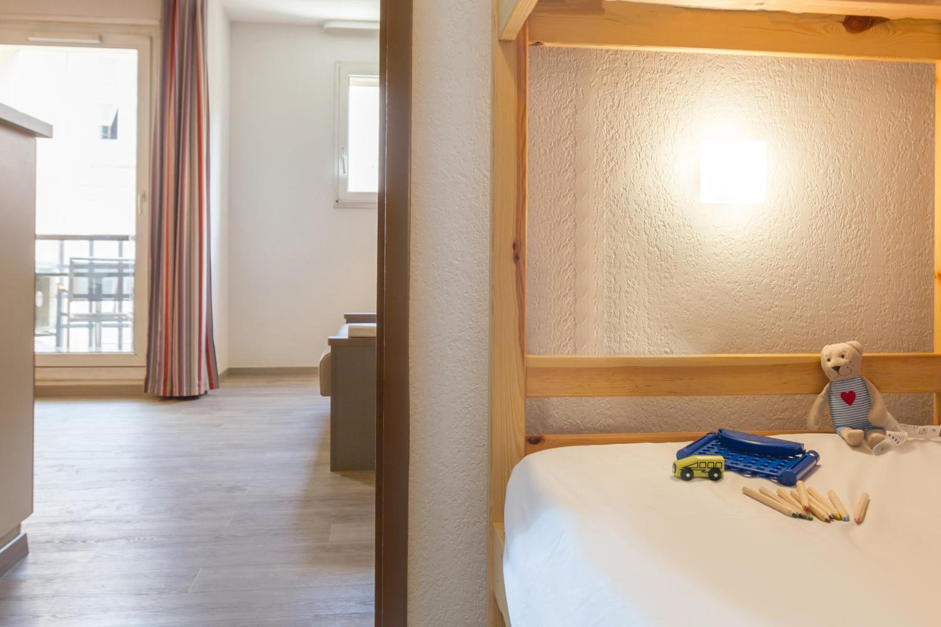 Studio (4 people) - Court Side