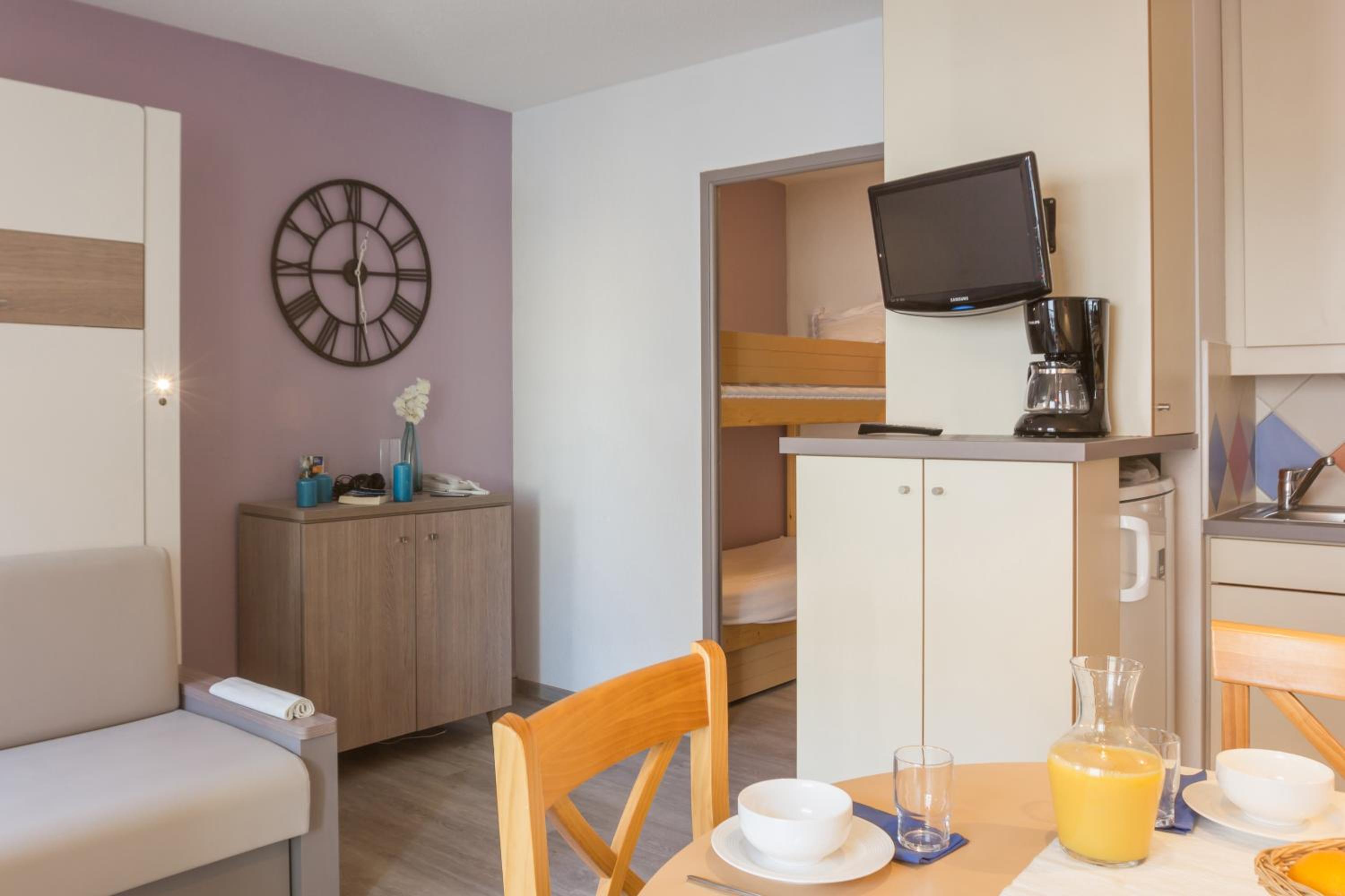 Studio (4 people) - Court Side