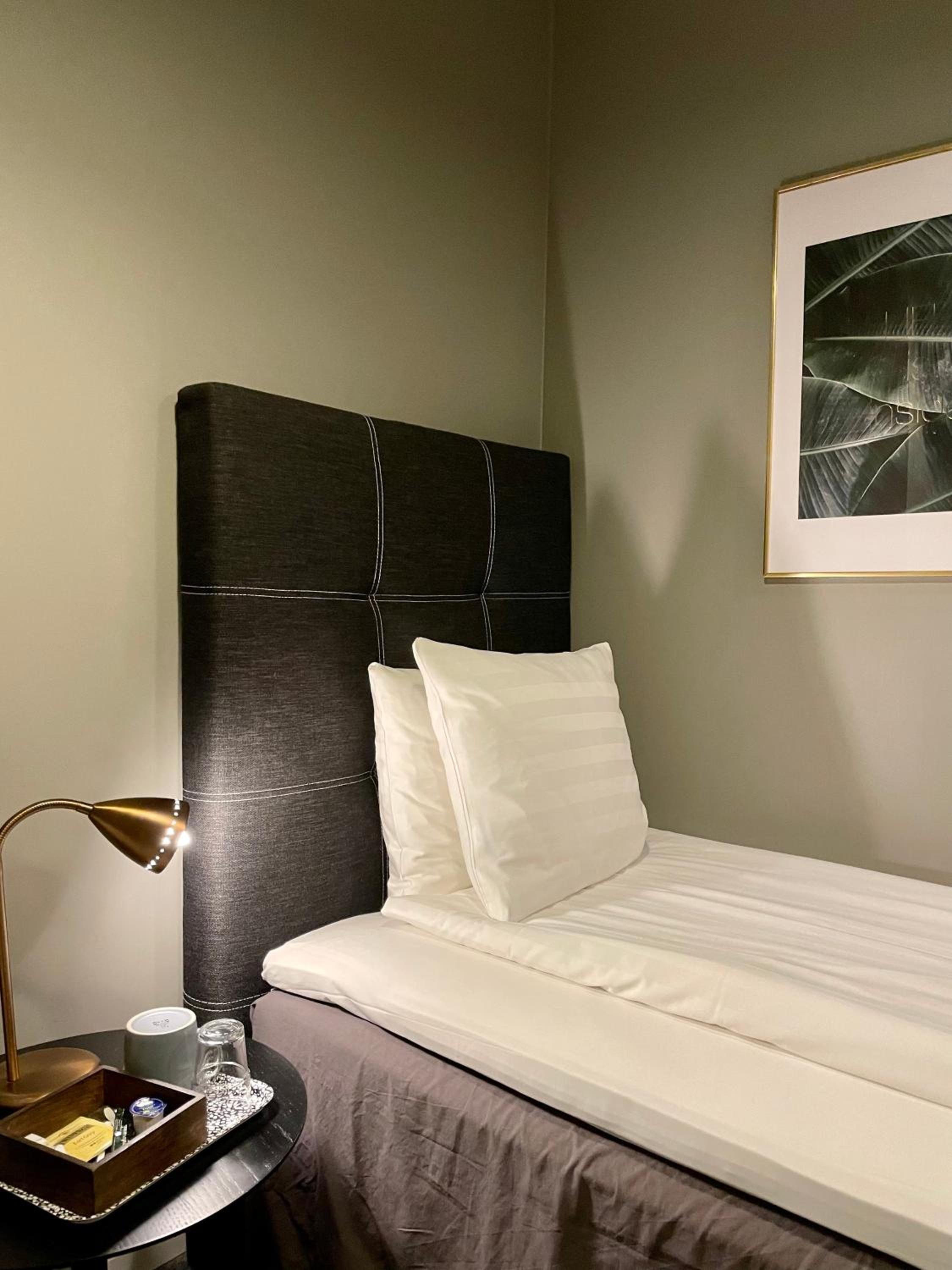 Single Room with Private Bathroom (No window)