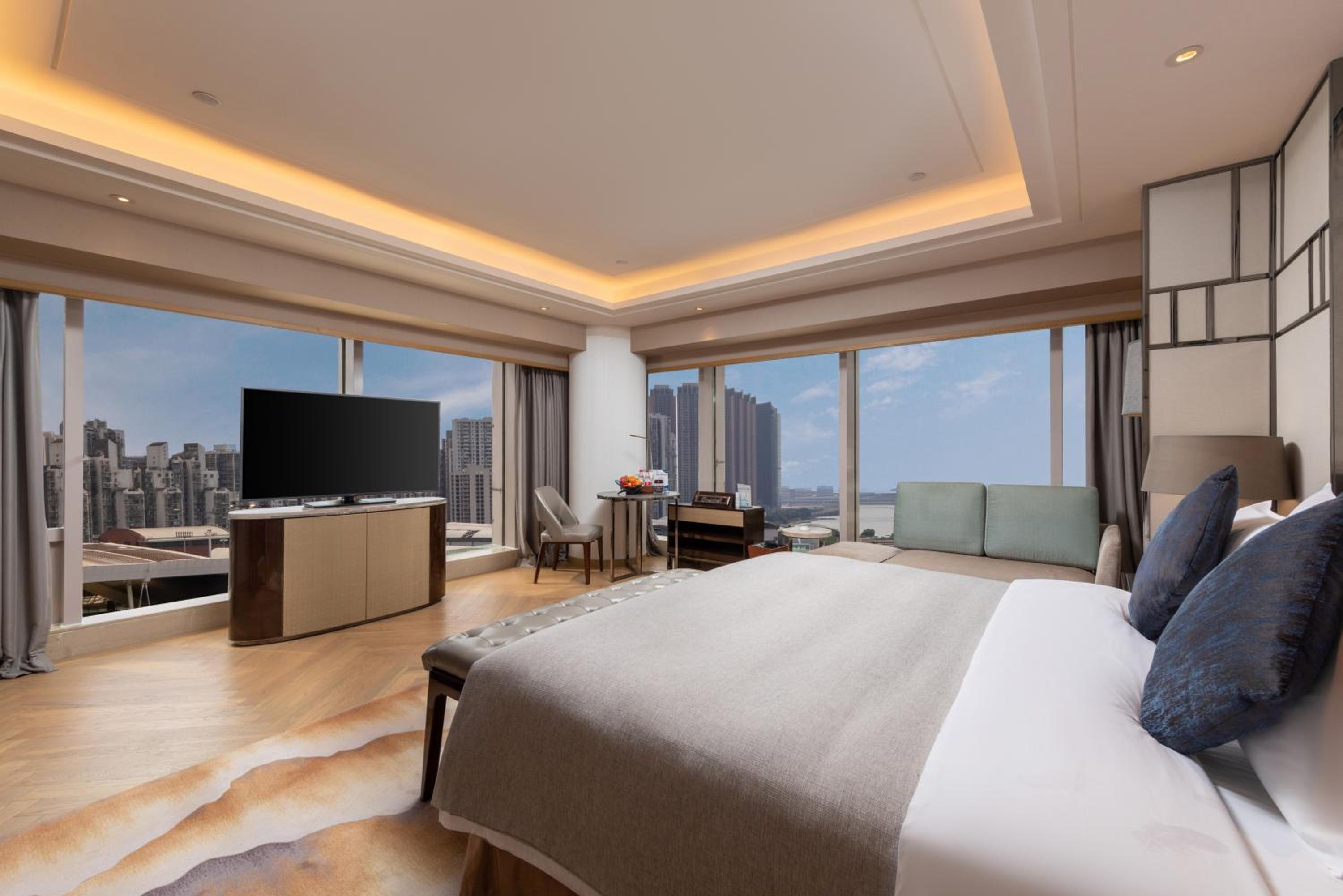 Superior Business Queen Room