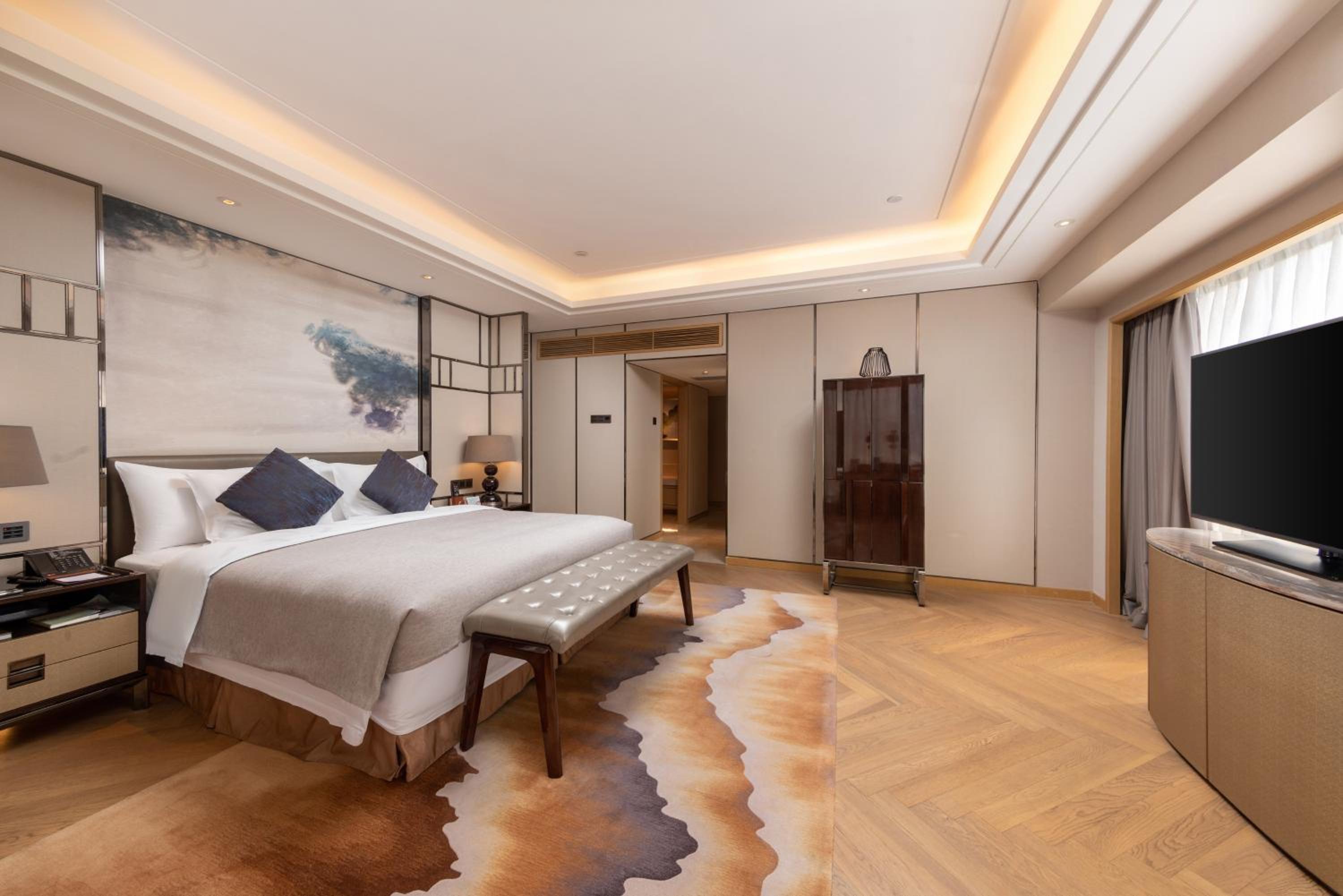 Superior Business Queen Room