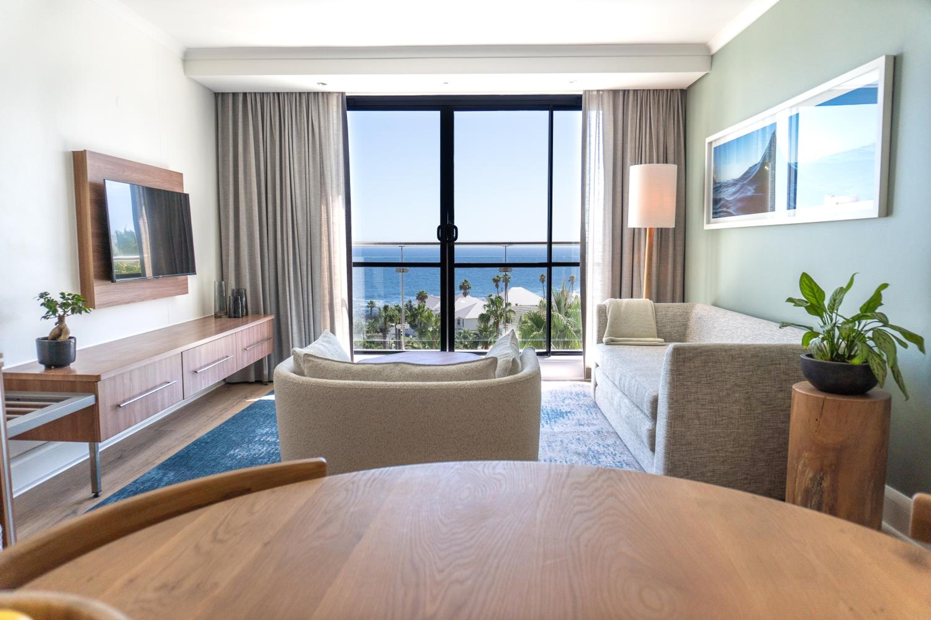 One Bedroom Apartment with Sea View and Balcony