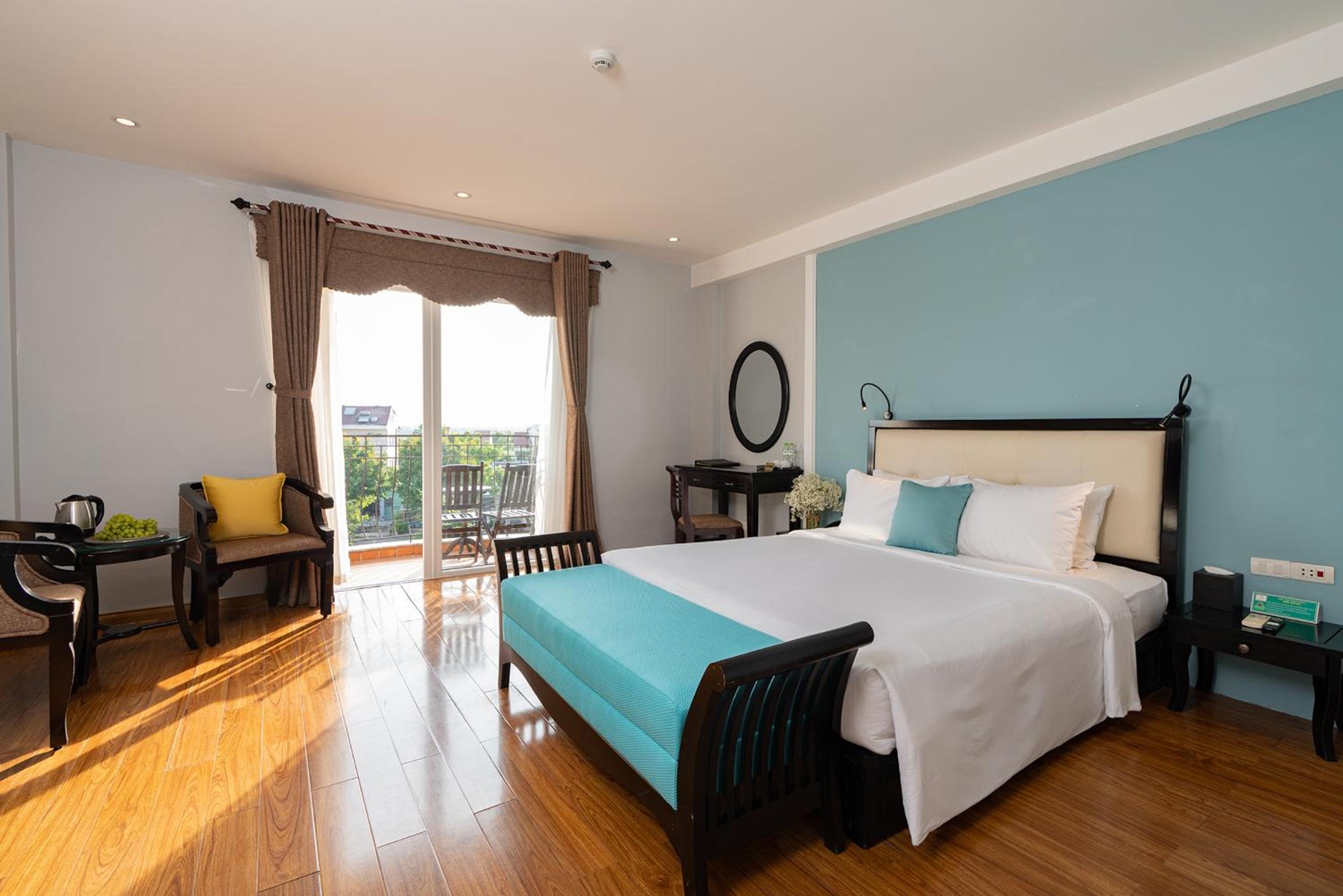 Junior Double Room with Balcony City view