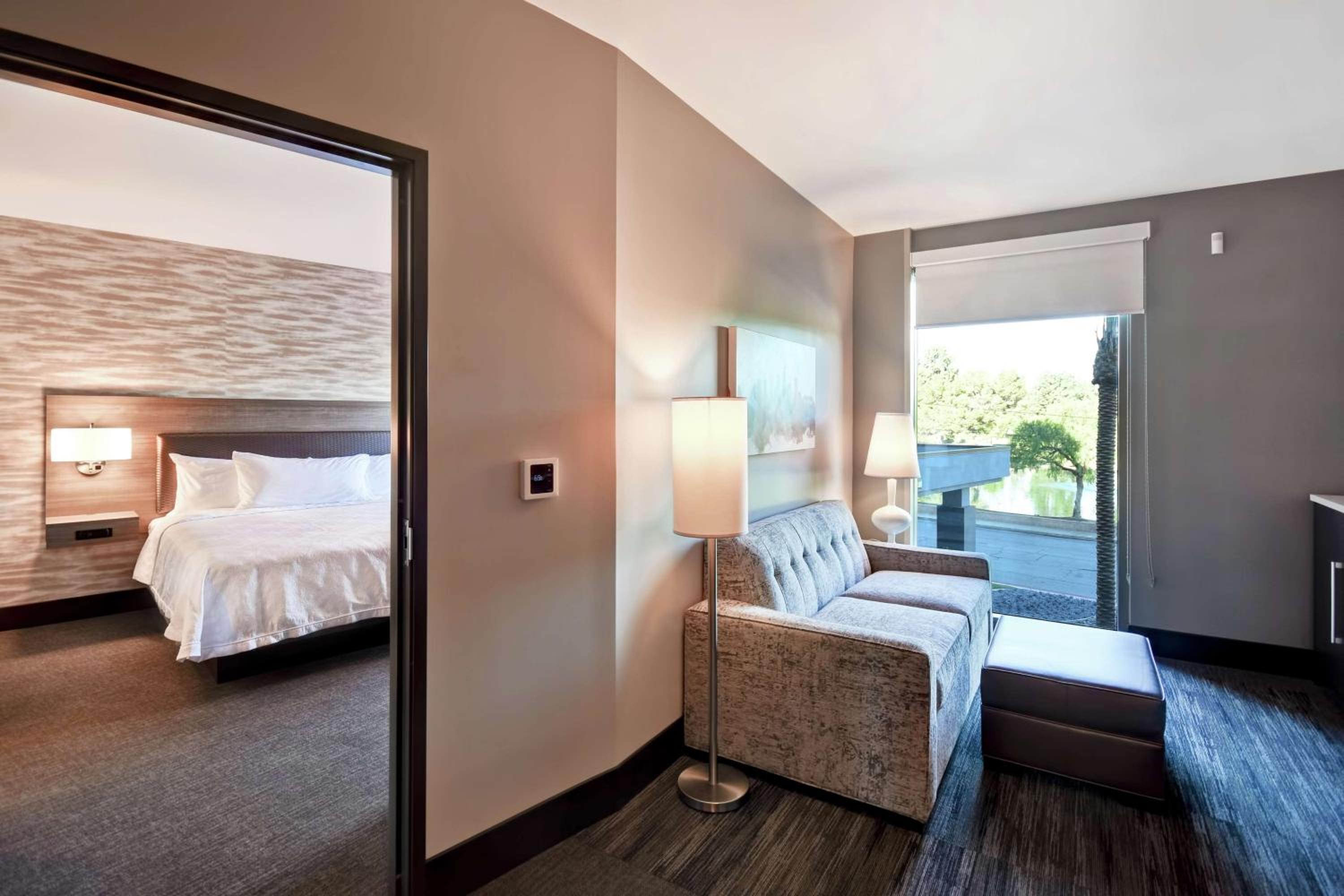 King Suite with Lake View - Hearing Accessible