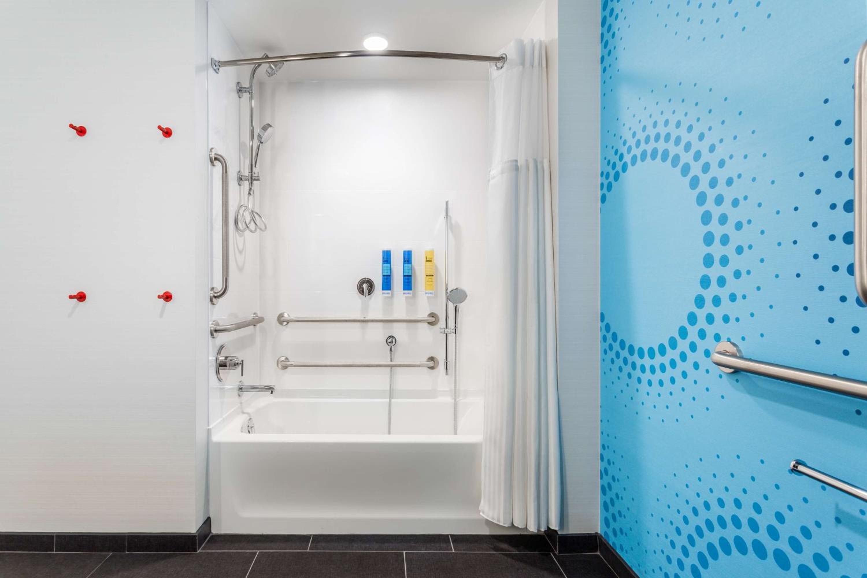 King Room with Accessible Tub - Mobility Access