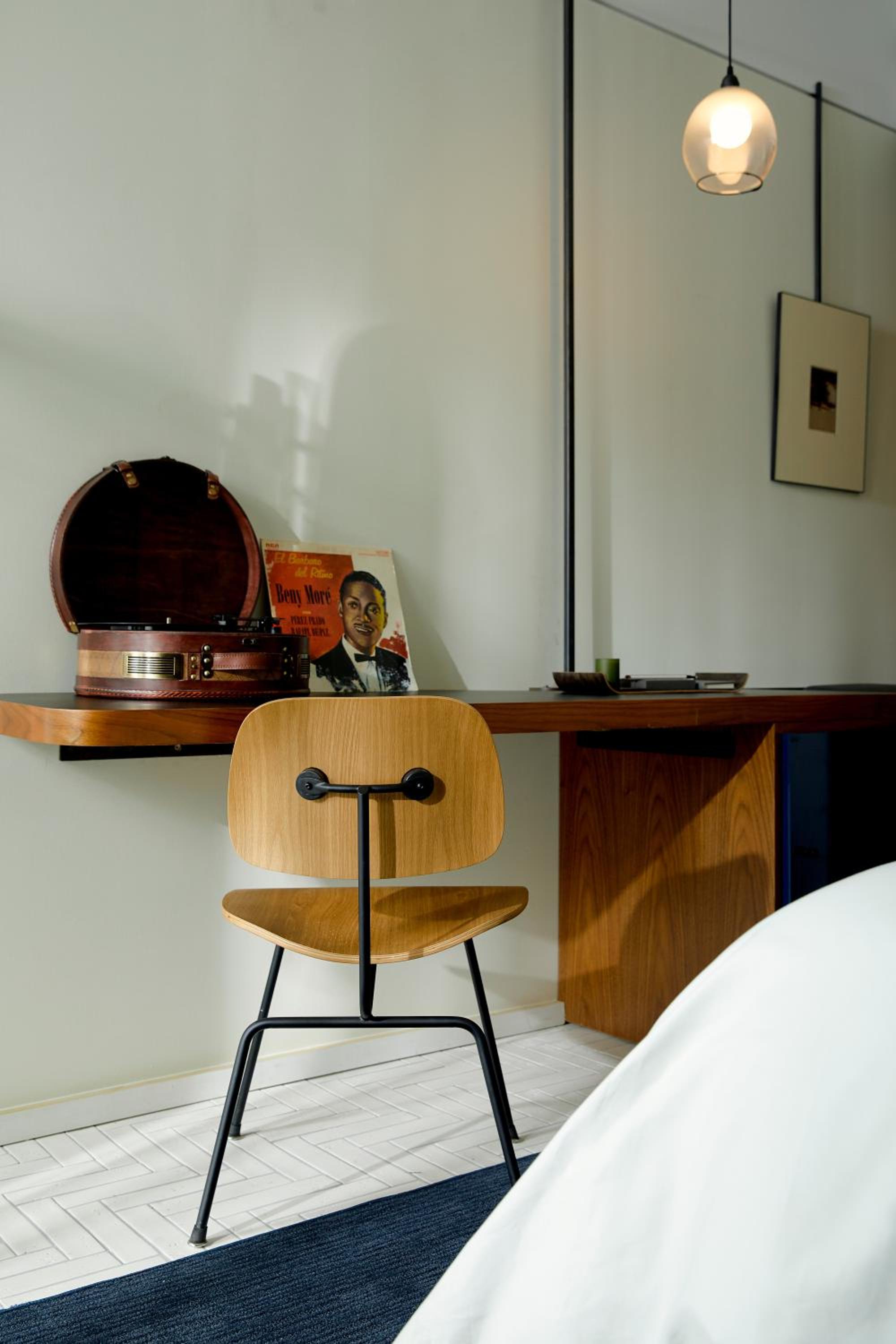 Balcony Two Queen Guestroom