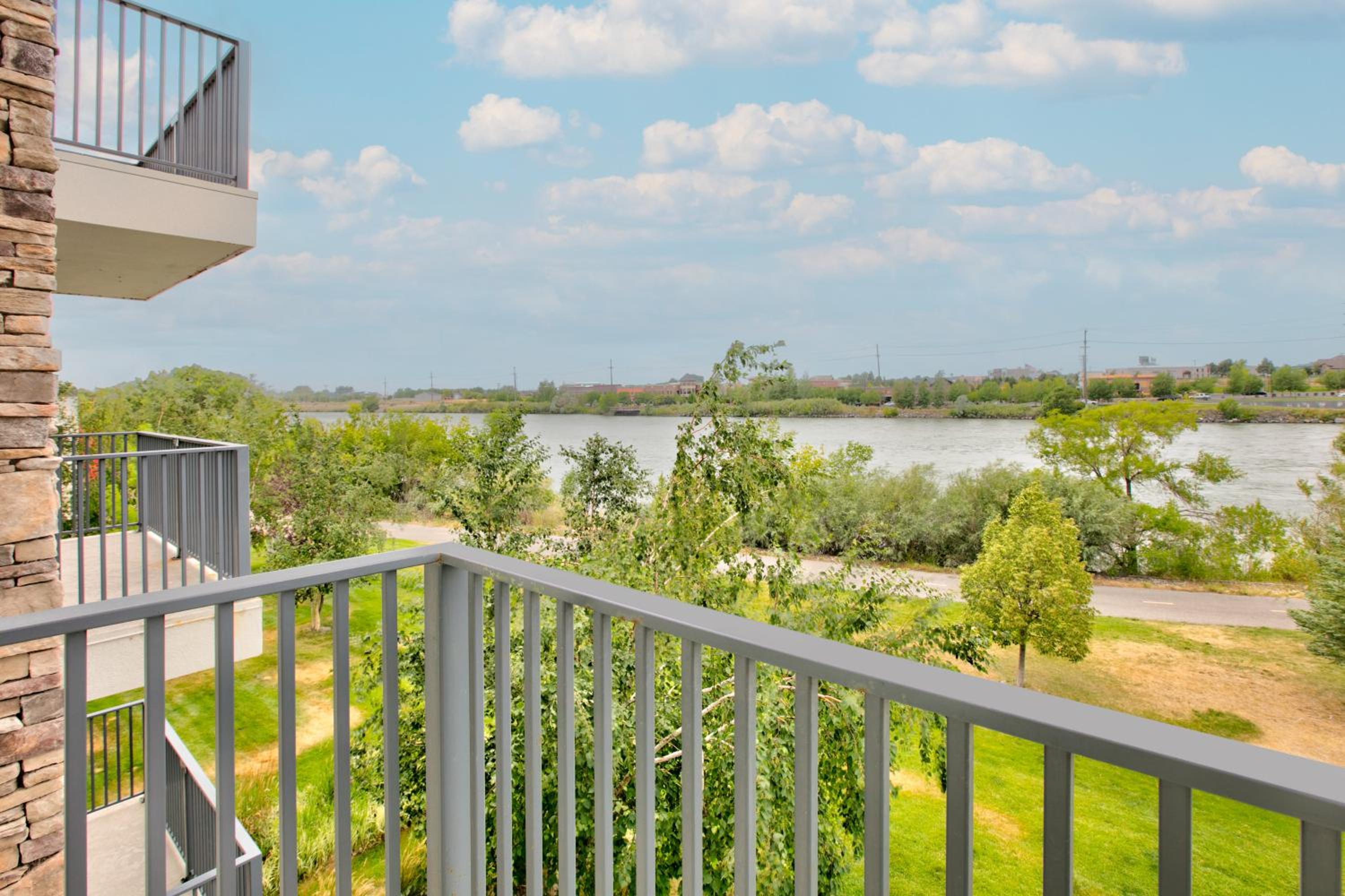 One Queen Bed Balcony Studio Suite - Non-Smoking