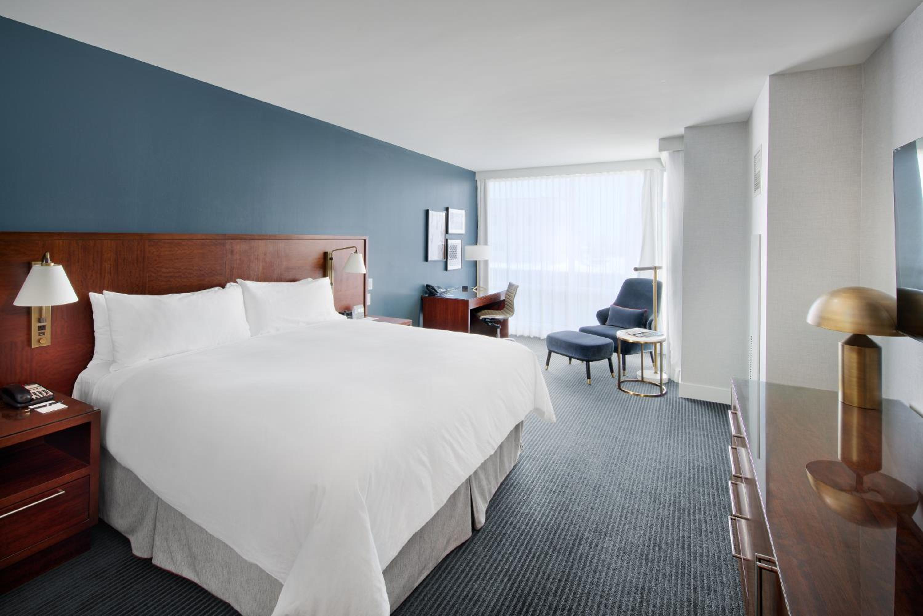 Classic King Room with Skyline view