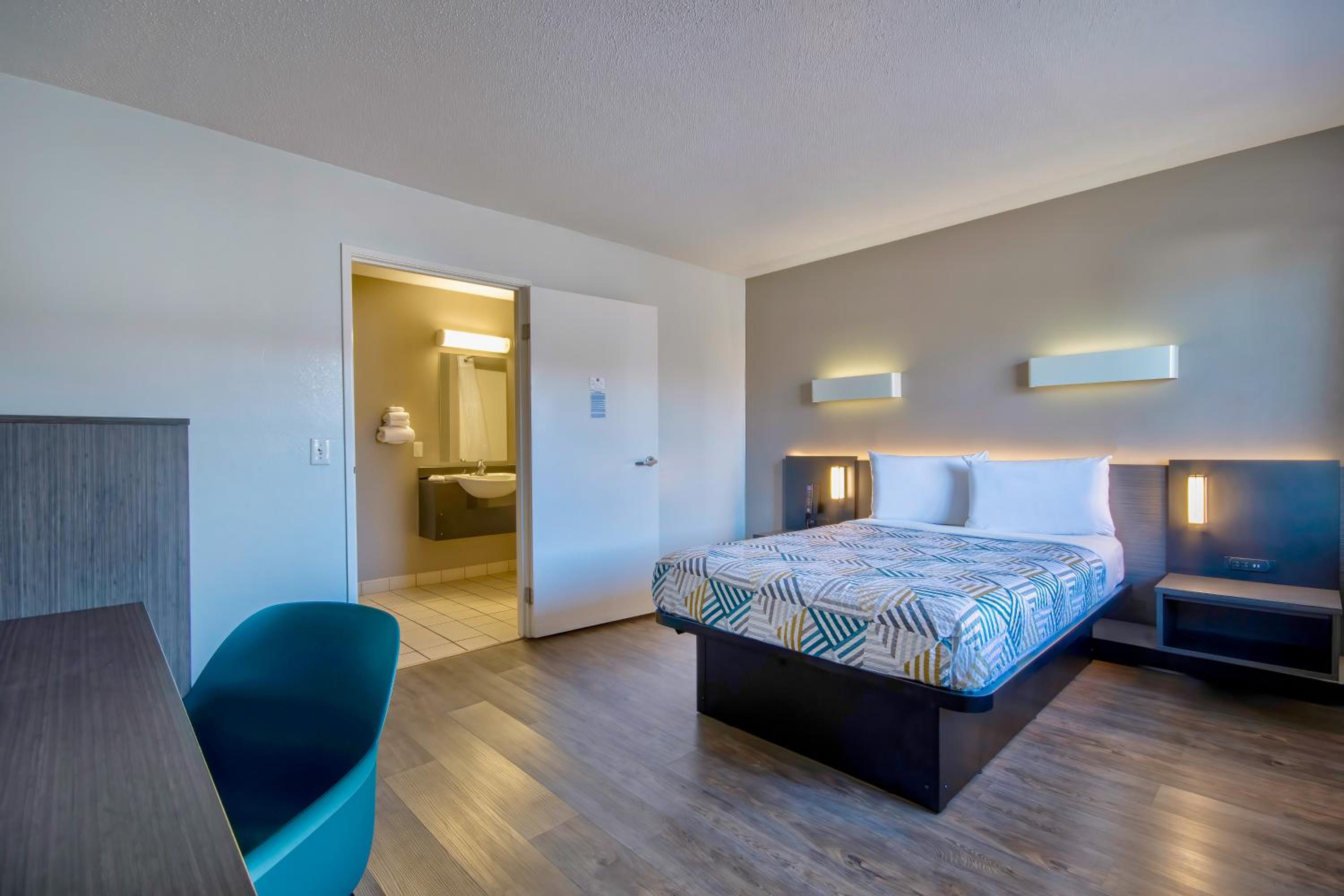 Queen Room - Non-Smoking