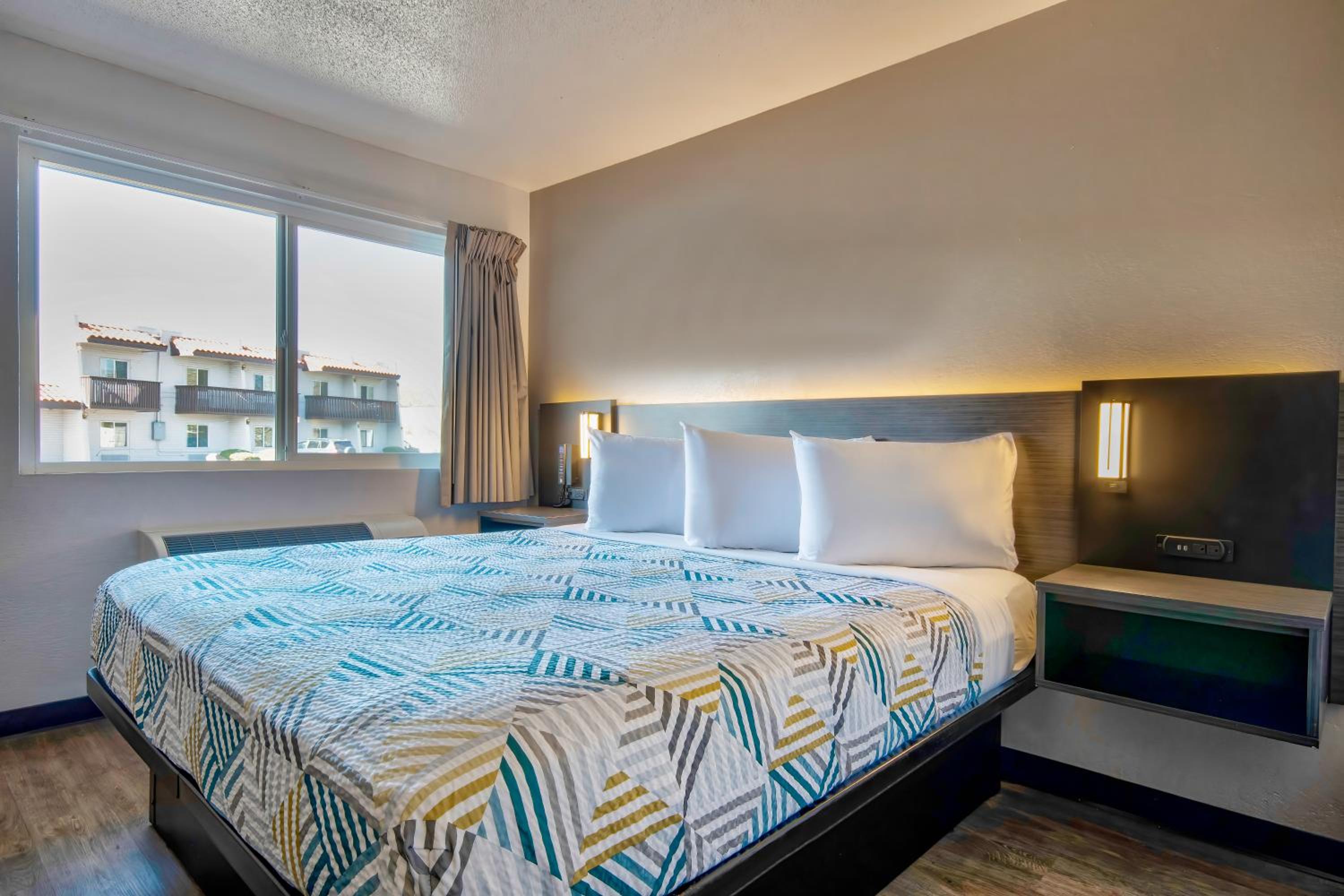 King Room - Non-Smoking